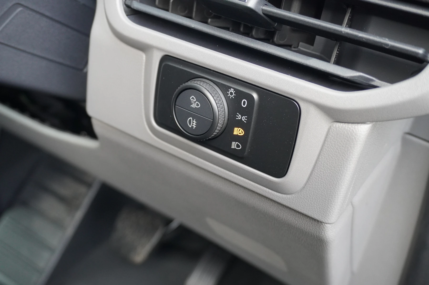 Volkswagen-Transporter-image-31