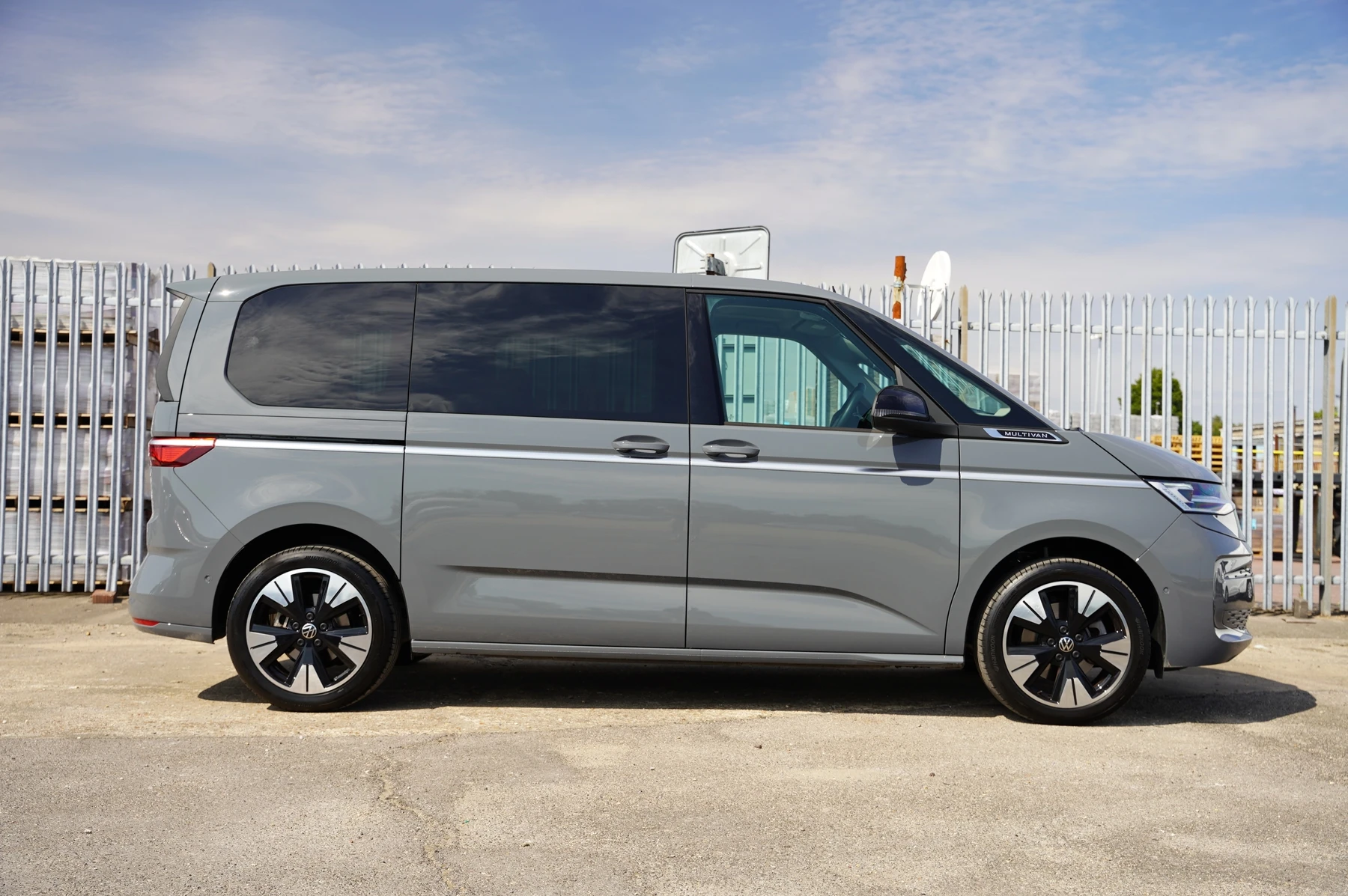 Volkswagen-Multivan-image-3