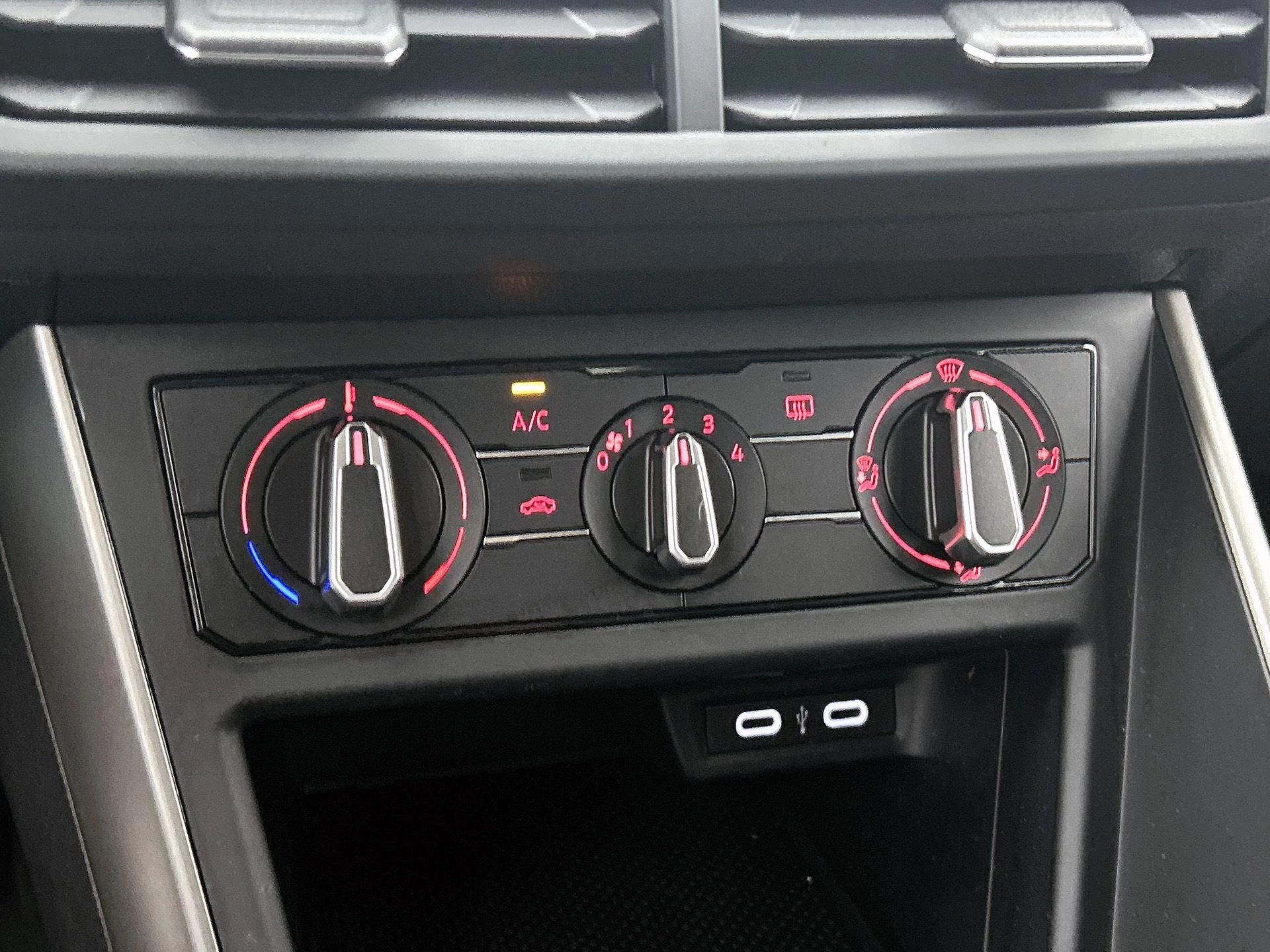Volkswagen-Polo-image-23