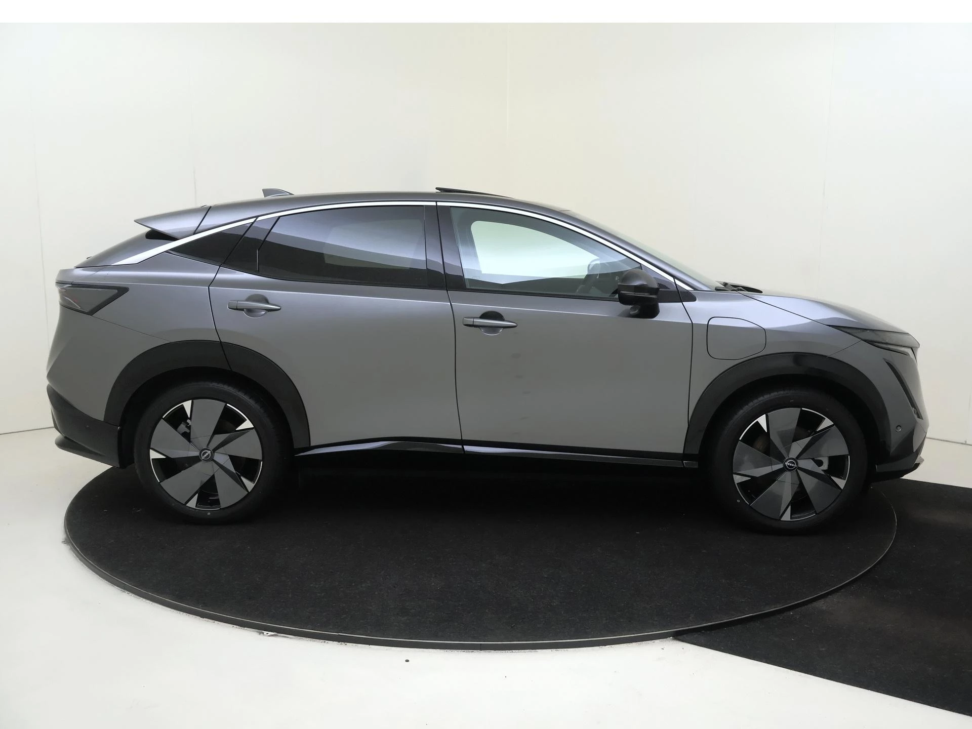 Nissan ARIYA 63kWh Batterij 217 1AT Evolve + 20" lichtmetalen velgen + 22 kW ingebouwde lader