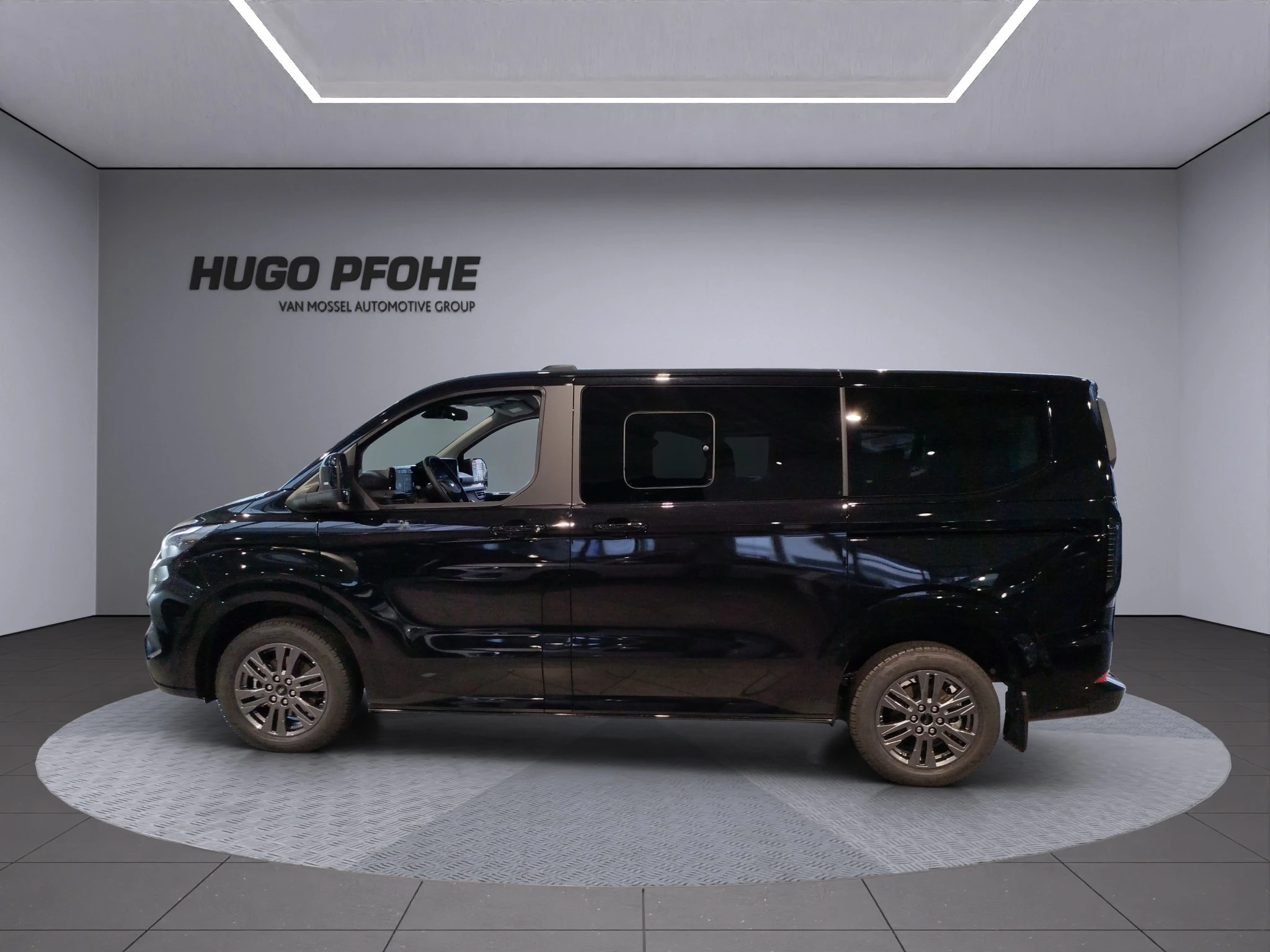 Ford-Tourneo Custom-image-1