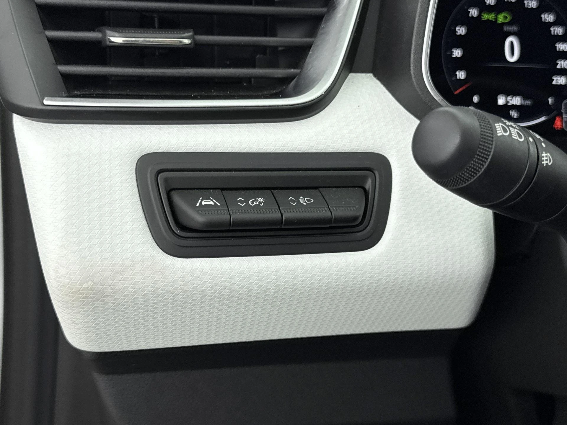 Renault-Clio-image-22