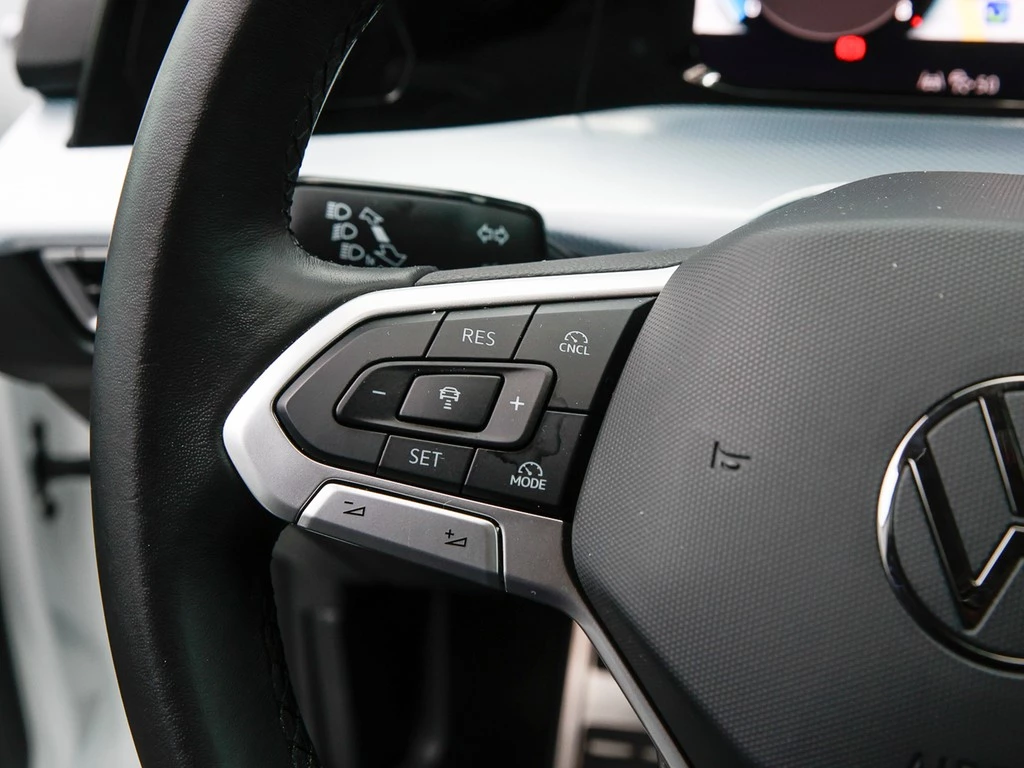 Volkswagen-Golf-image-14