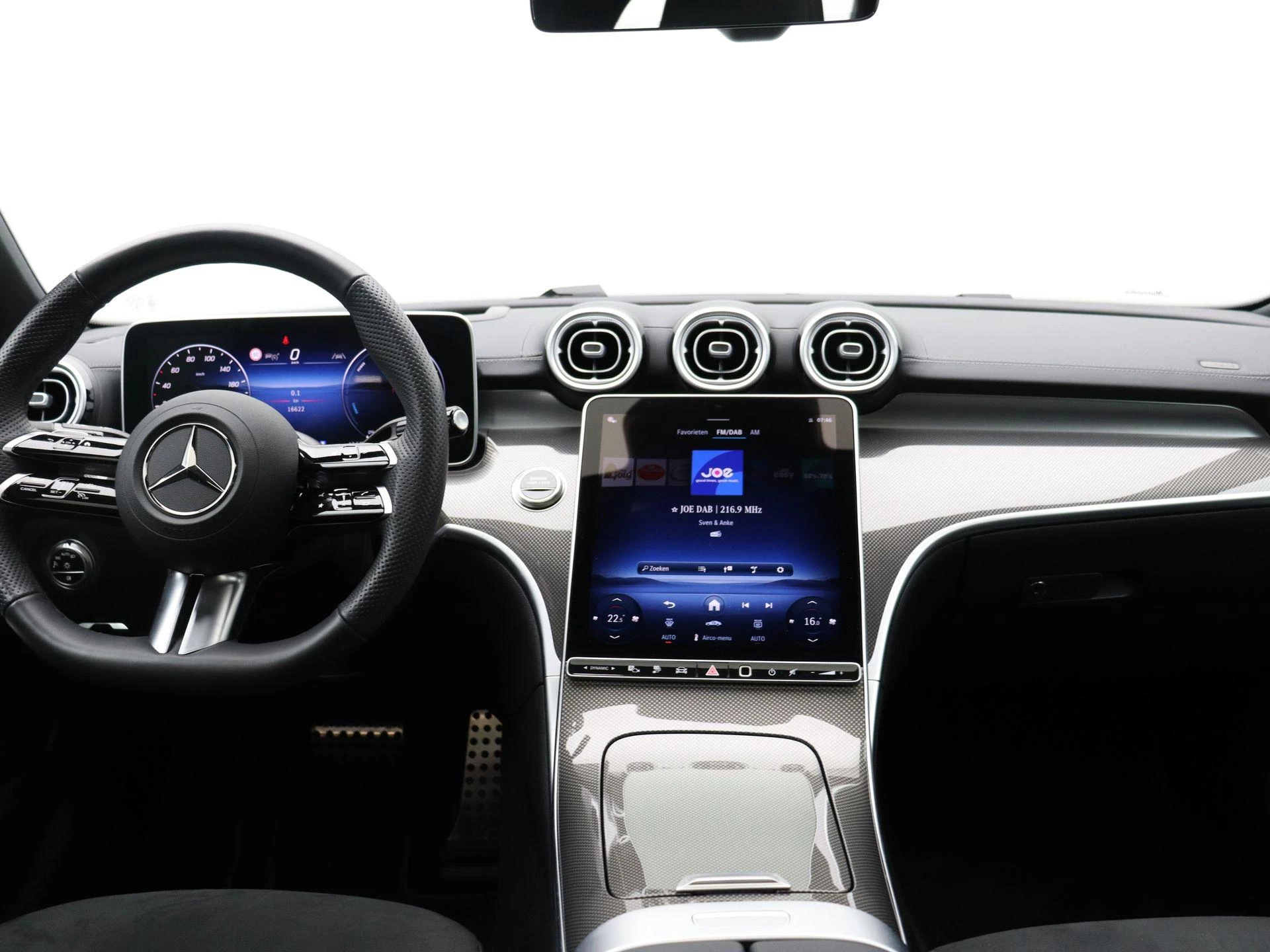 Mercedes-Benz C-Klasse 300 e AMG Line Estate + PANORAMISCH DAK + DIGITAL LIGHT + BURMESTER +