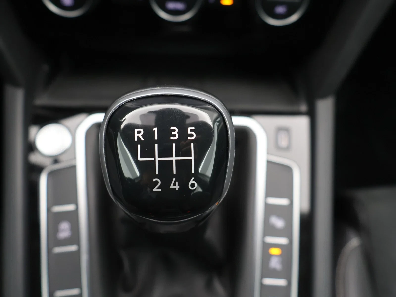 Volkswagen-Passat-image-23