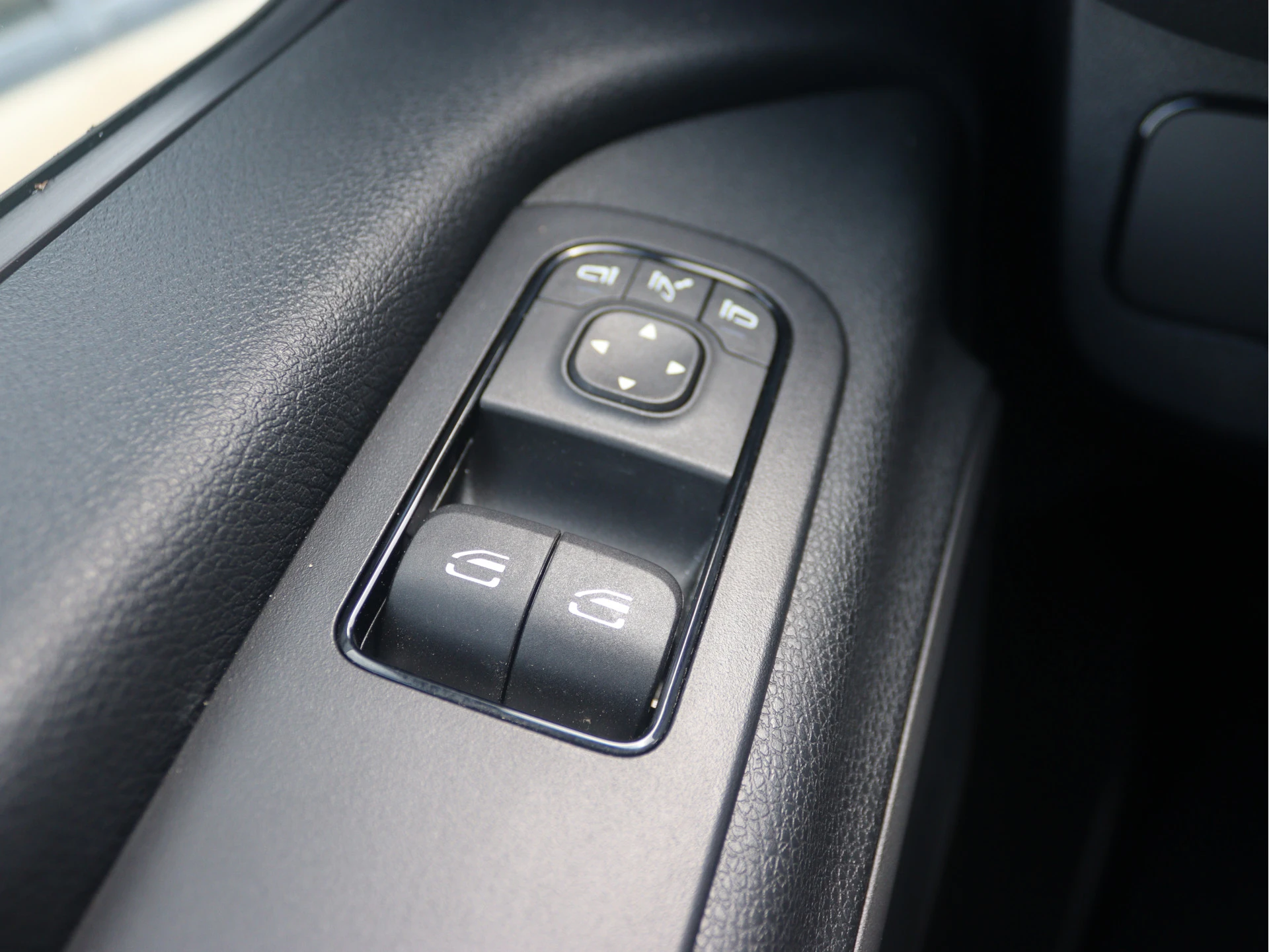 Mercedes-Benz-Sprinter-image-4