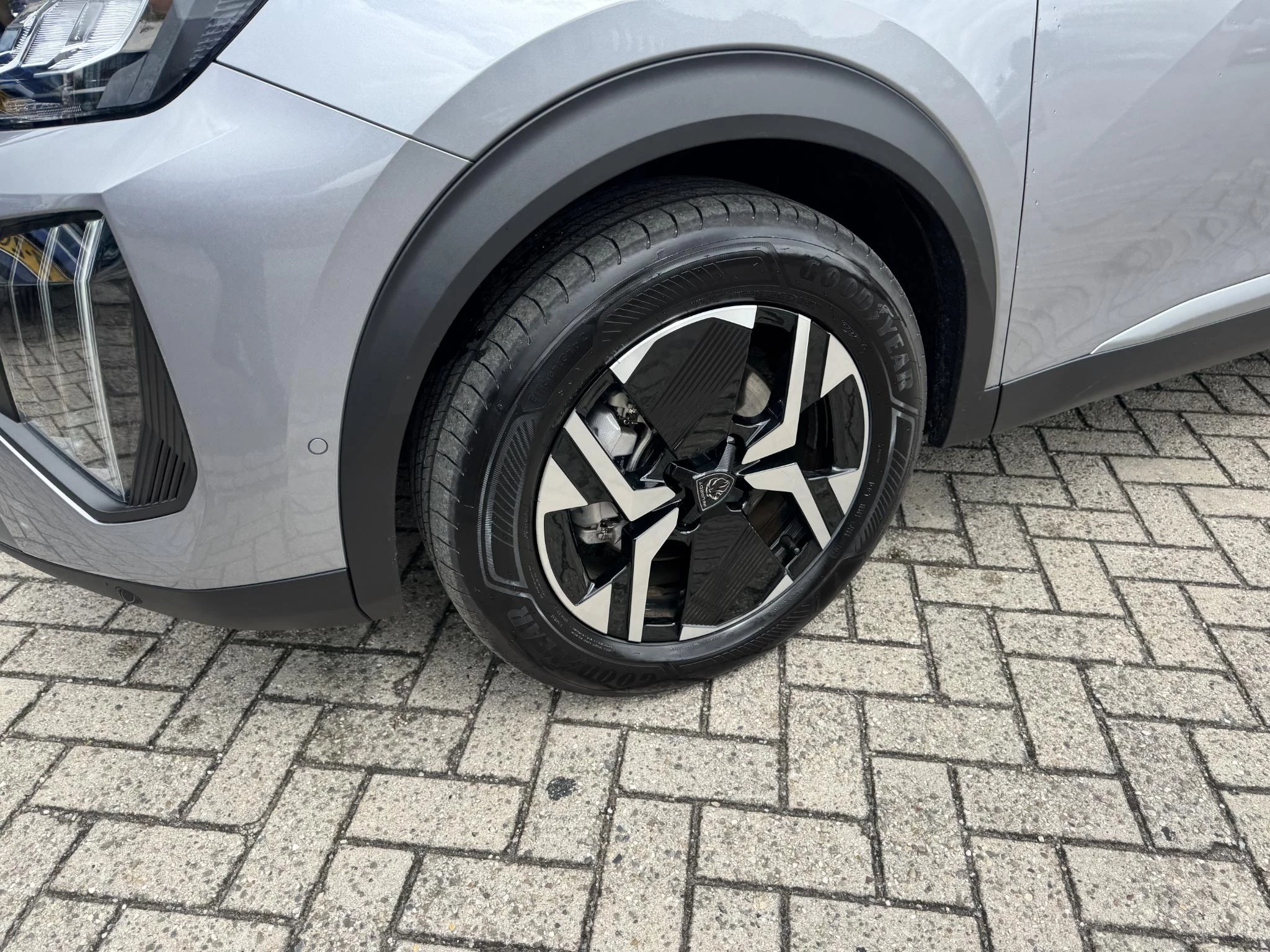 Peugeot 2008 1.2 Hybrid 145 Allure