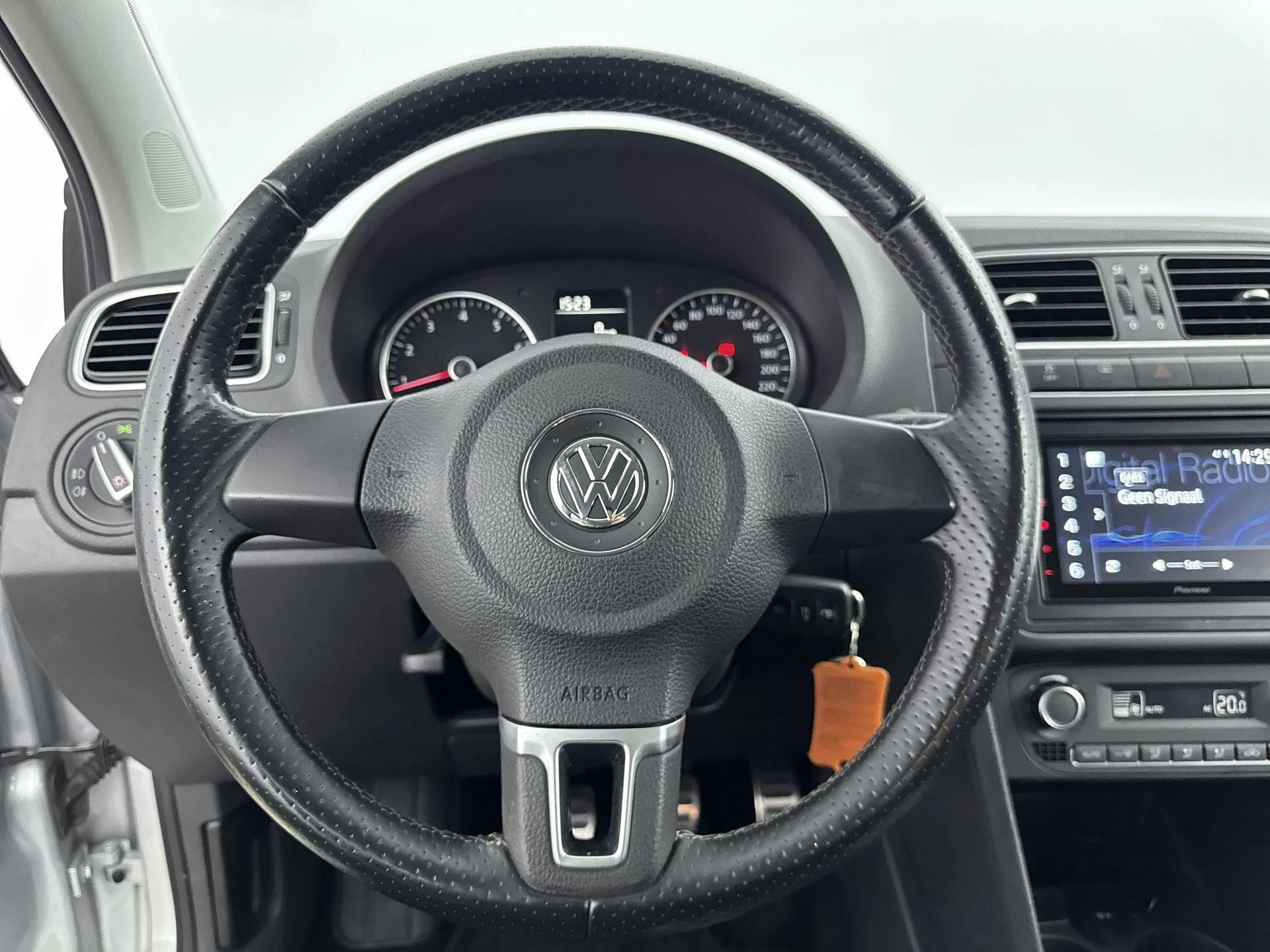 Volkswagen-Polo-image-19
