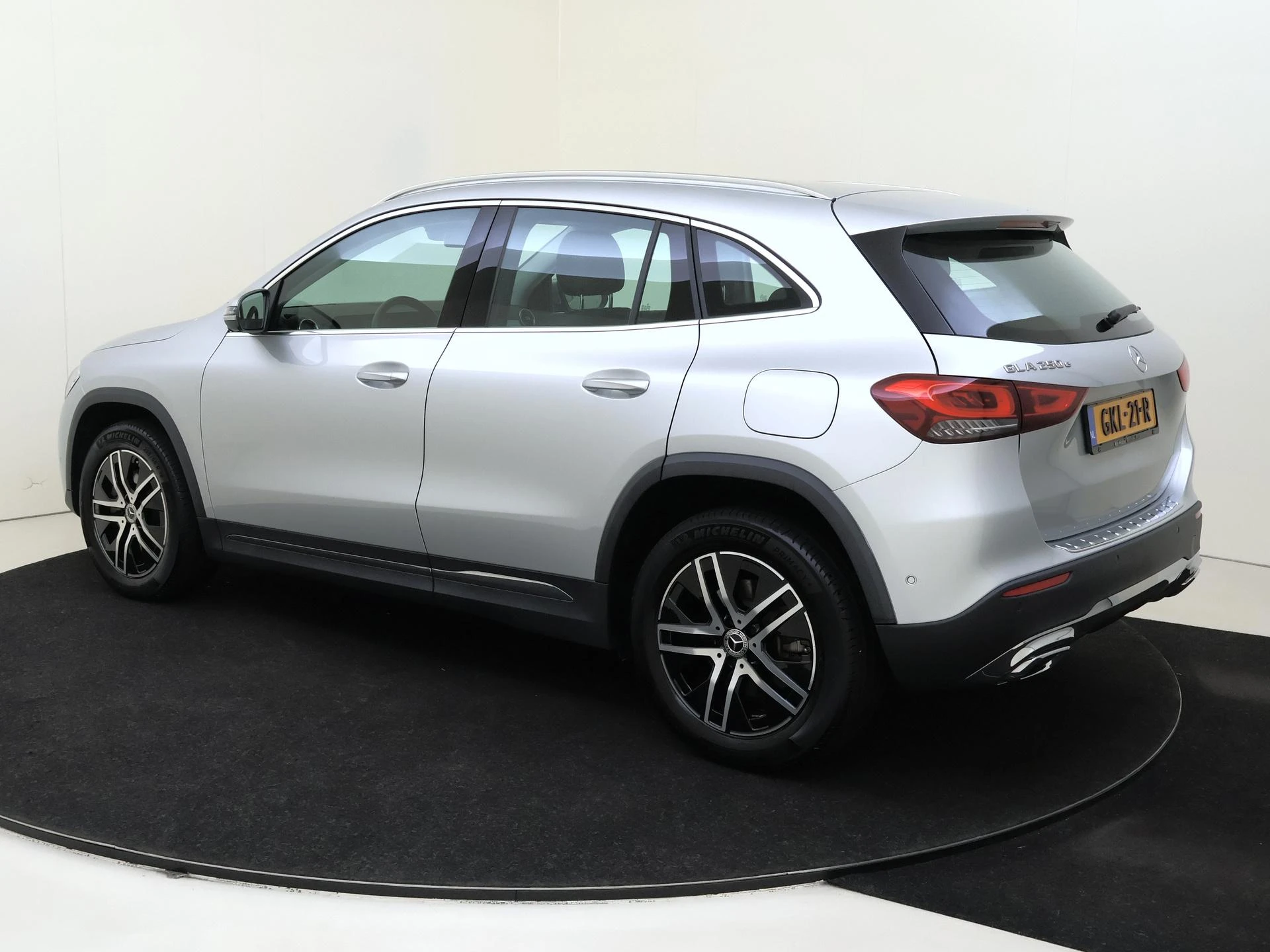 Mercedes-Benz-GLA-image-5