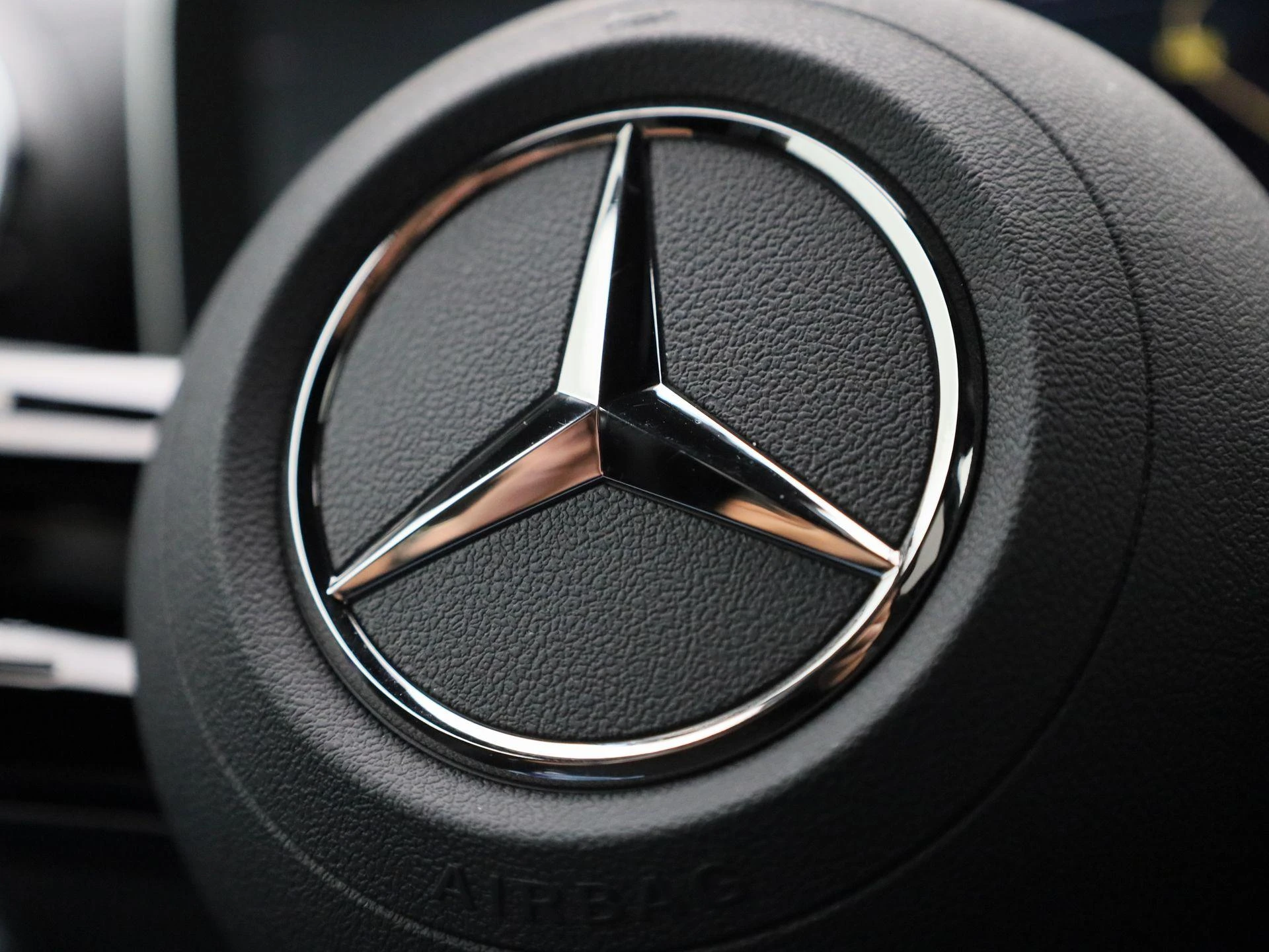 Mercedes-Benz-GLC-image-35
