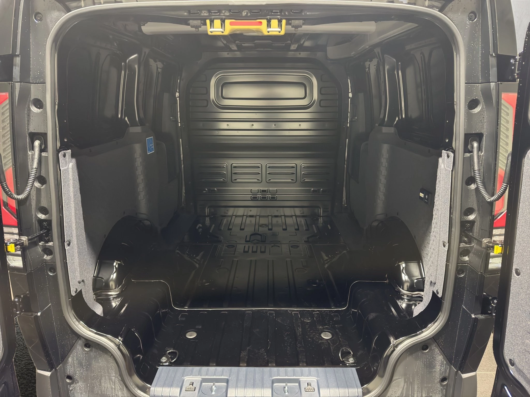 Kia PV5 Cargo Elite 71.2 kWh L2H1 Kastenwagen. 120 kW. 4-türig