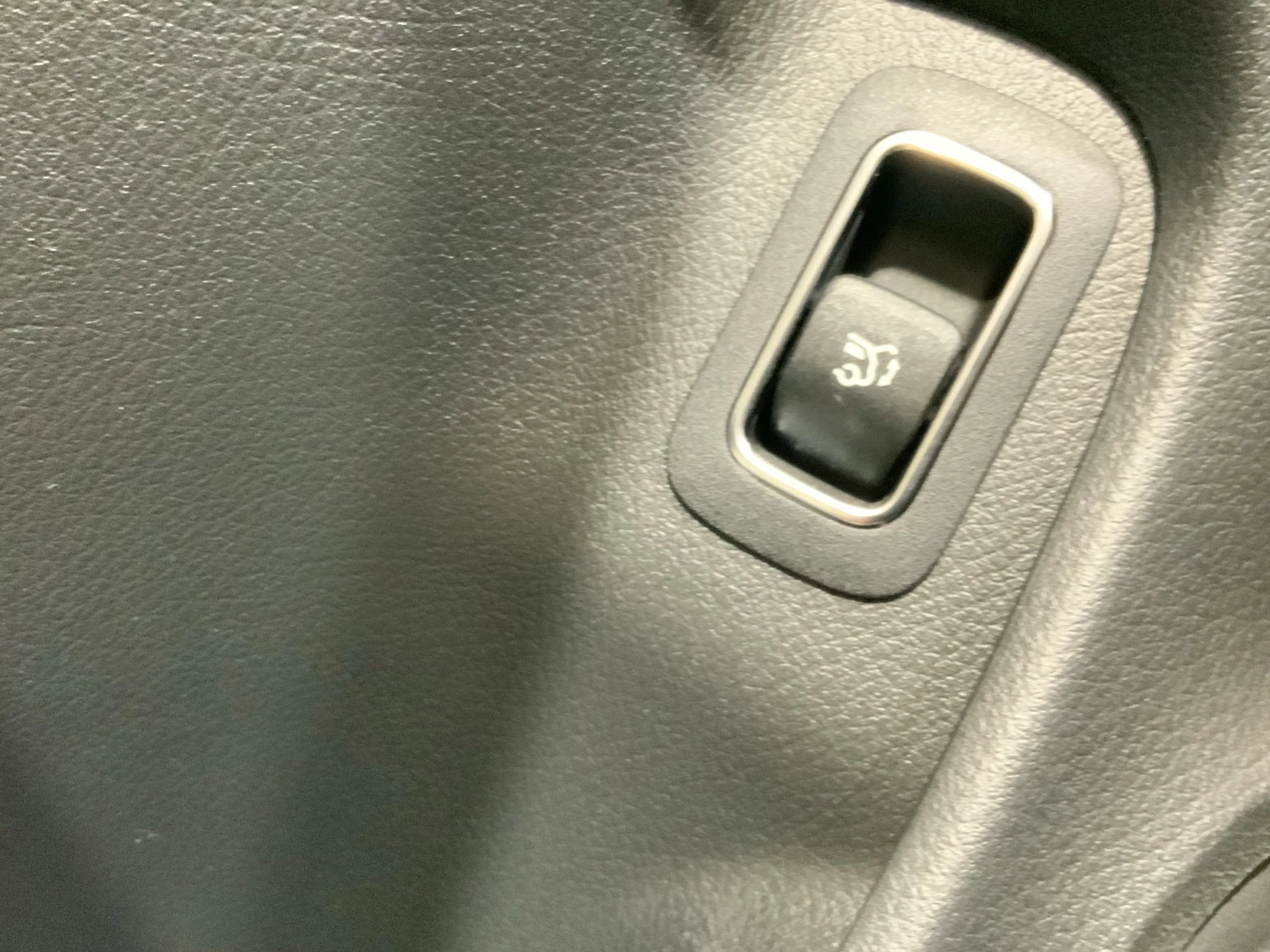 Mercedes-Benz-CLA-image-19