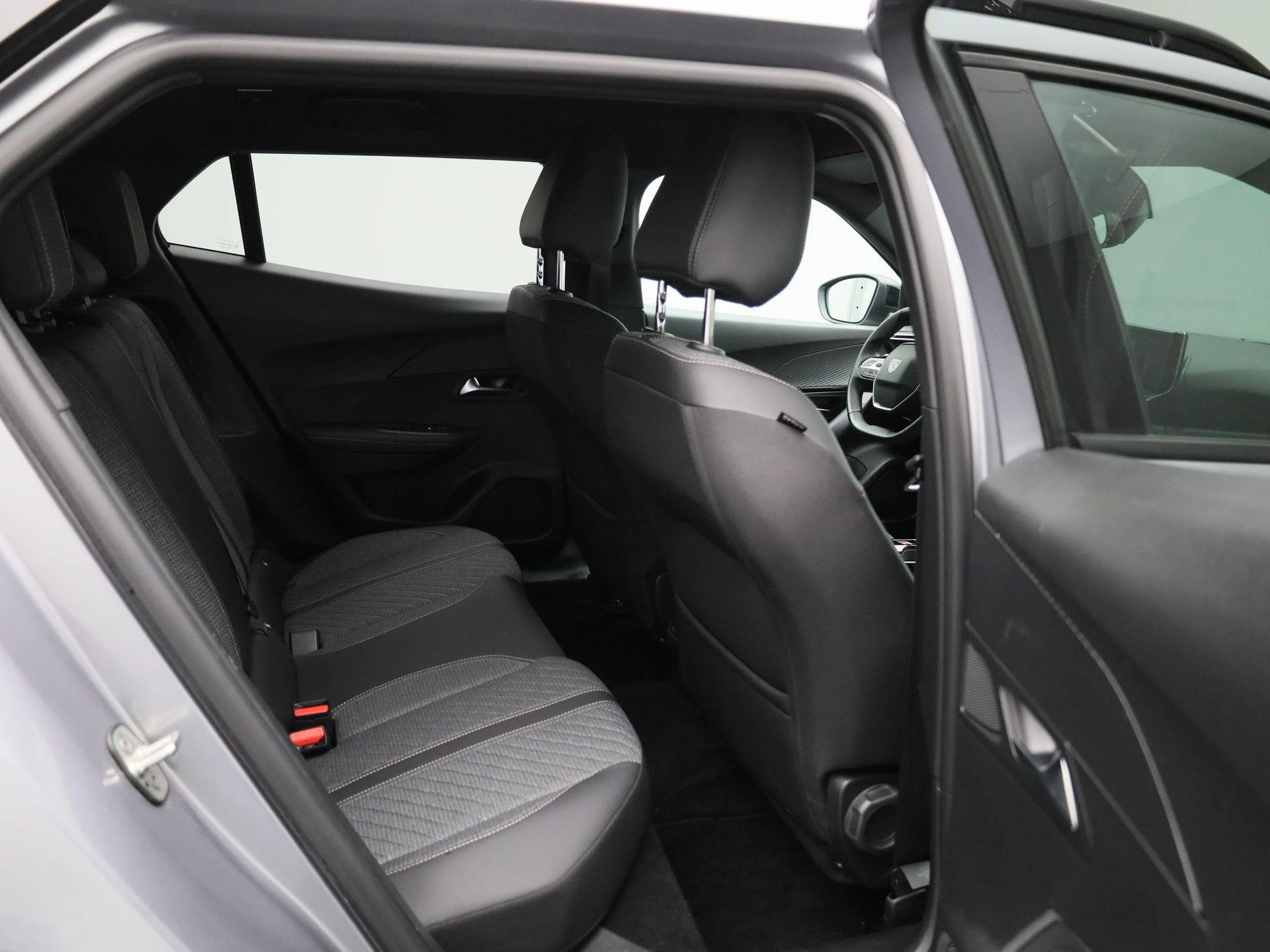 Peugeot-e-2008-image-35