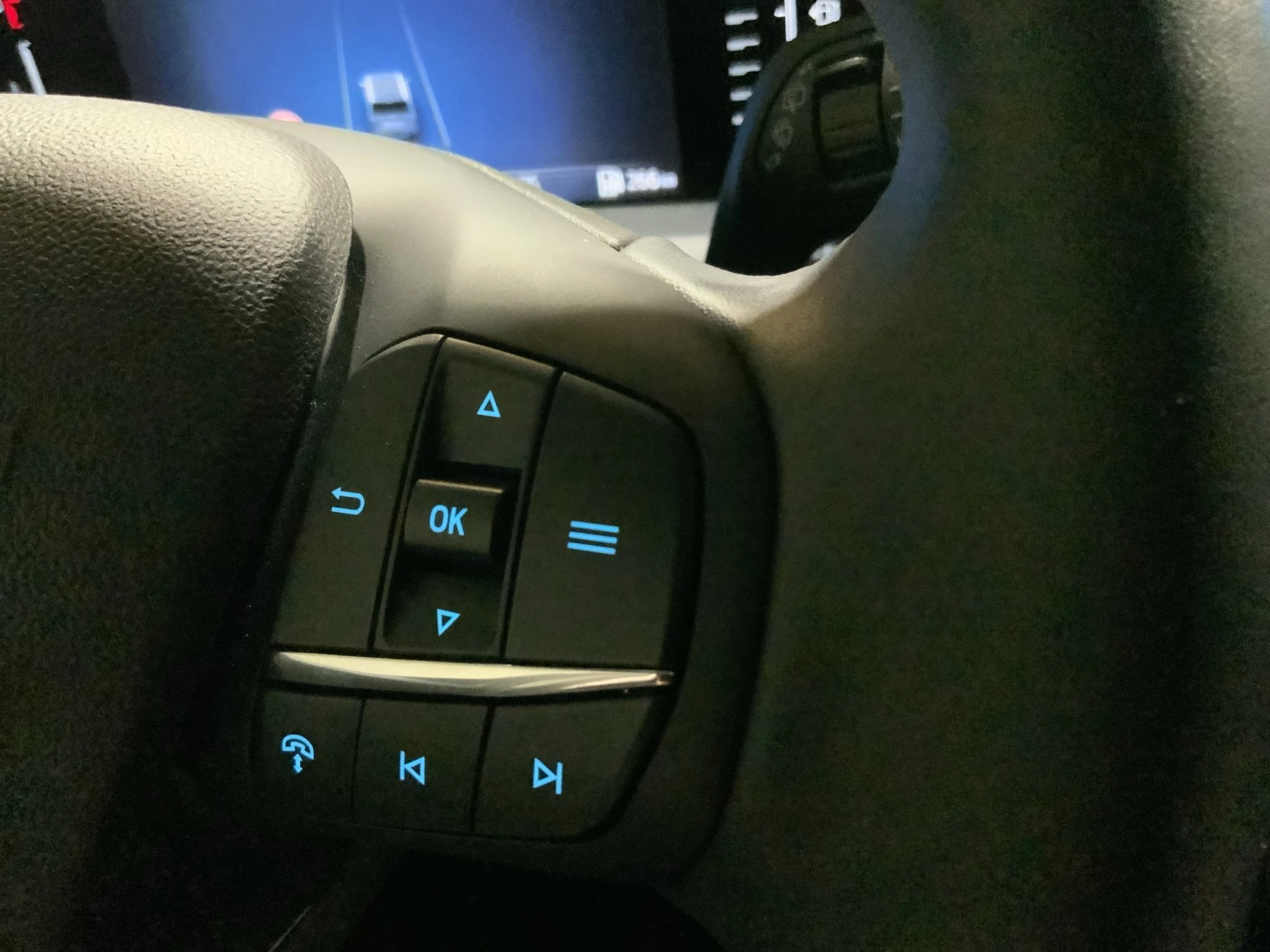 Ford-Tourneo Courier-image-17