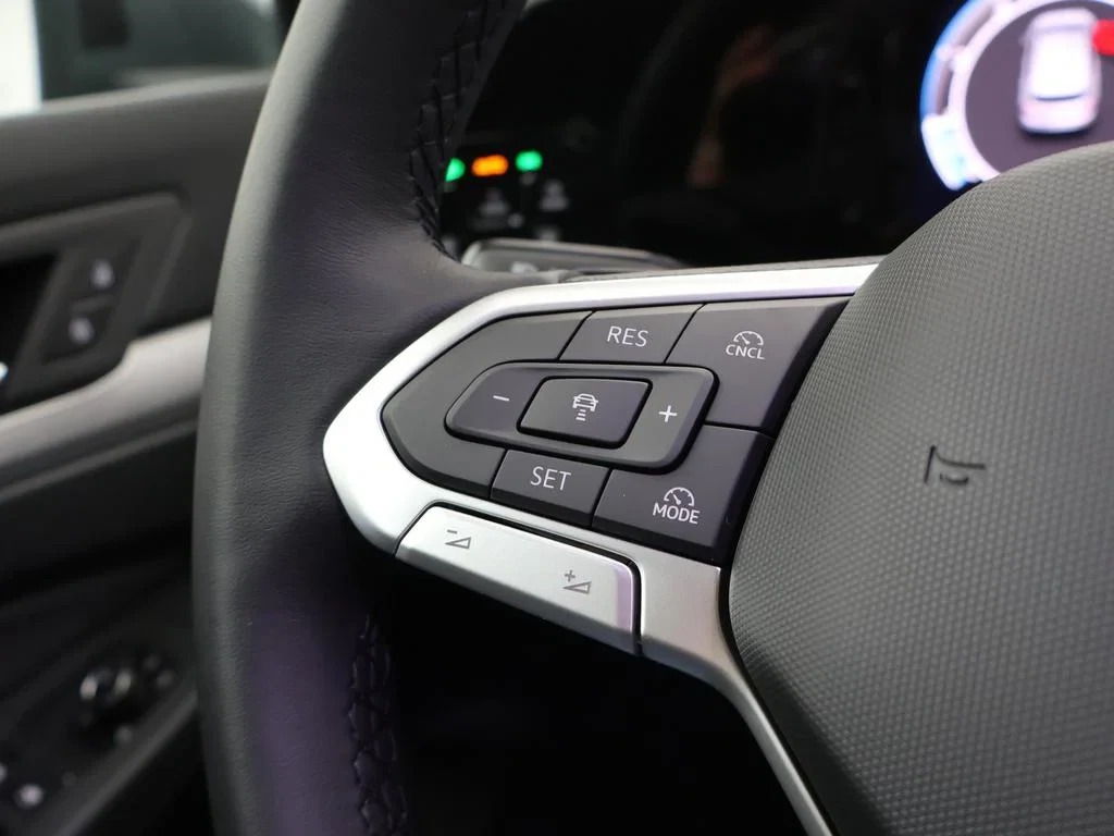 Volkswagen-Golf-image-18