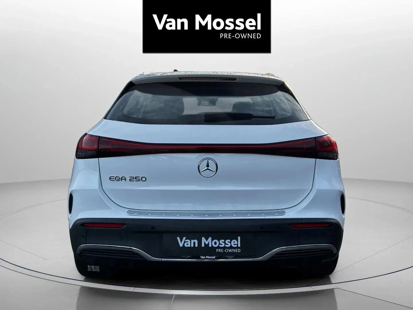 Mercedes-Benz-EQA-image-6