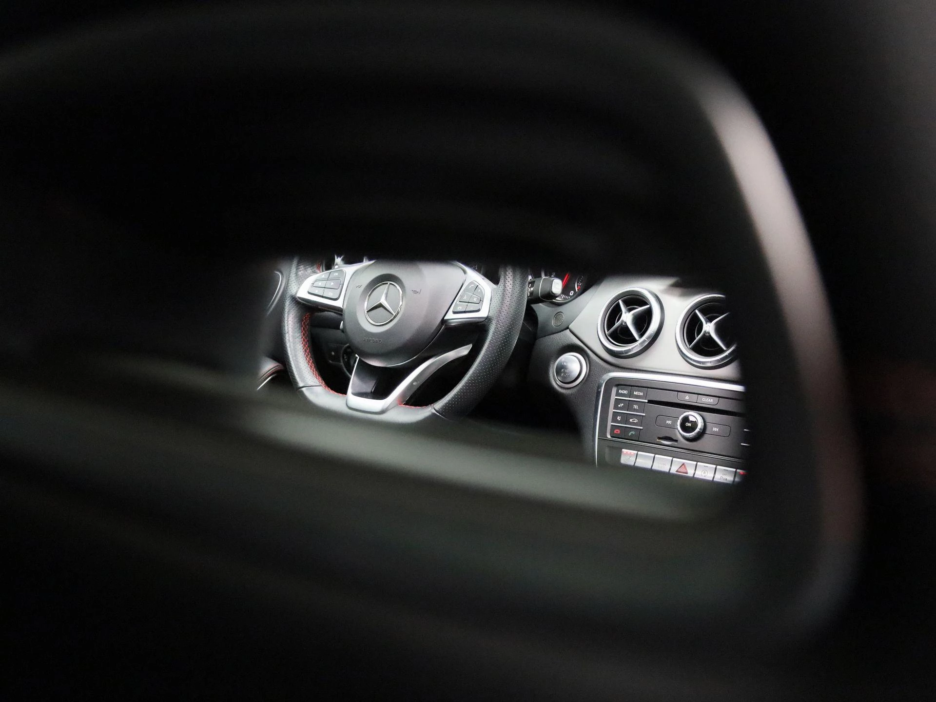 Mercedes-Benz-CLA-image-41