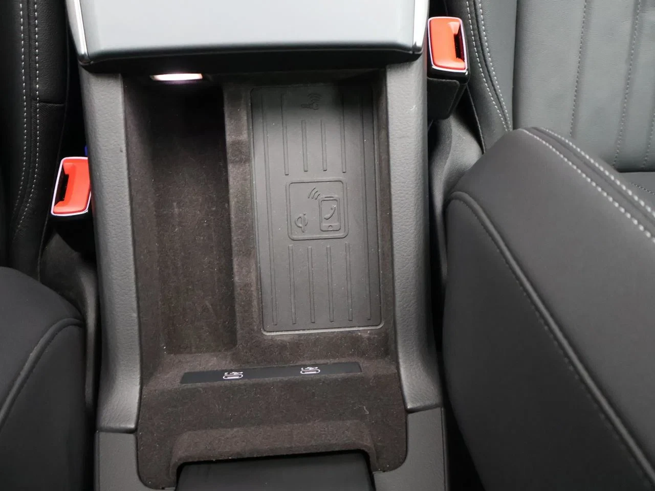 Audi A6 Avant PHEV A6 Avant PHEV 50TFSIe *AUTOMAAT*TREKHAAK*LEDER*CAMERA*ACC*VIRTUAL COCKPIT*PDC*SFEERVERLICHTING*AIRCO*...*