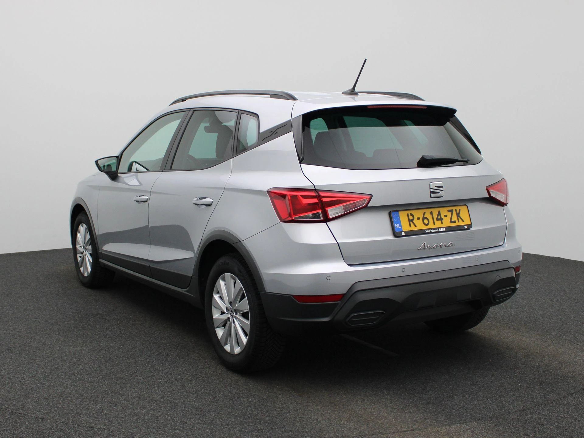 SEAT-Arona-image-1