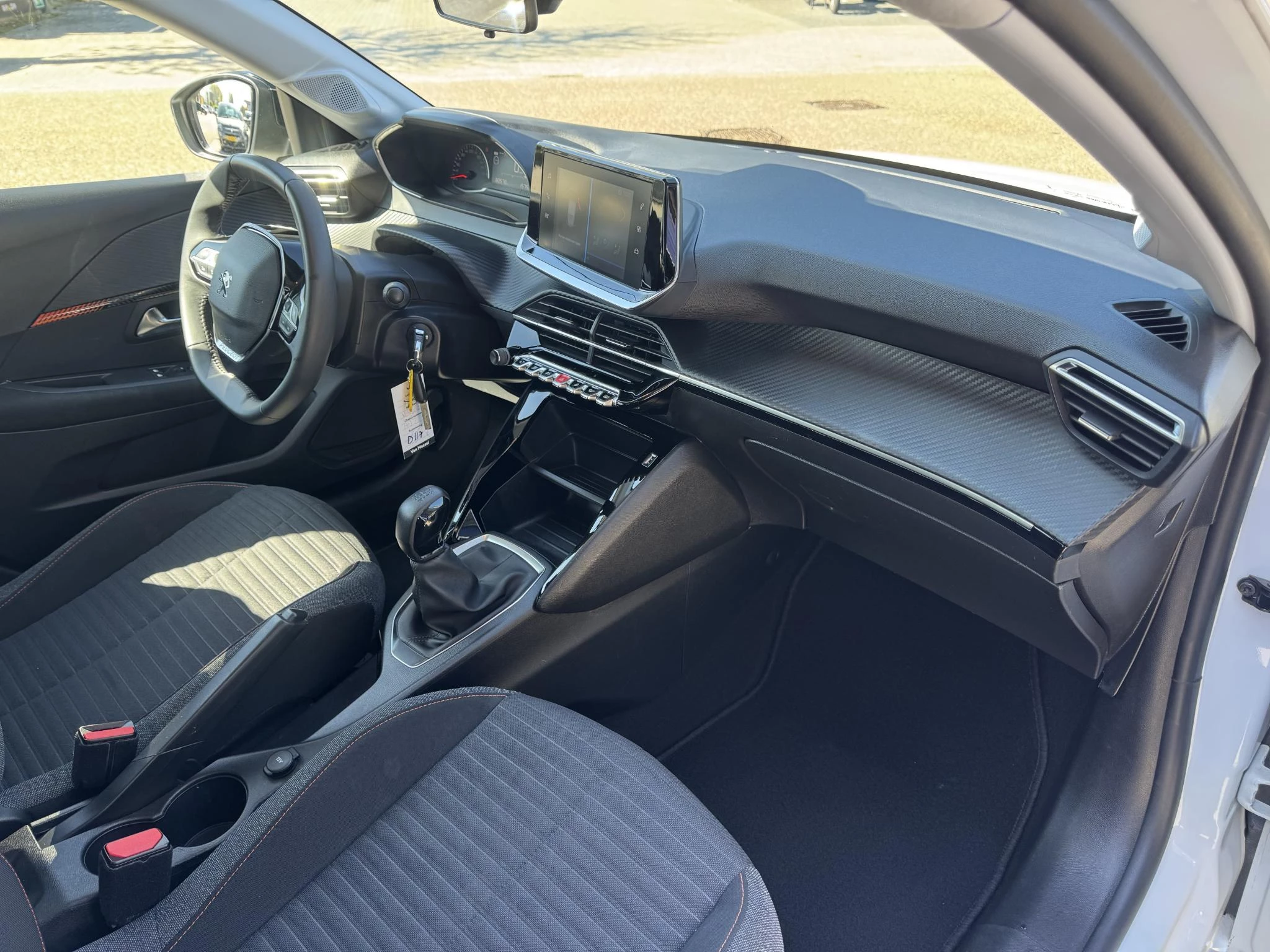 Peugeot-208-image-15