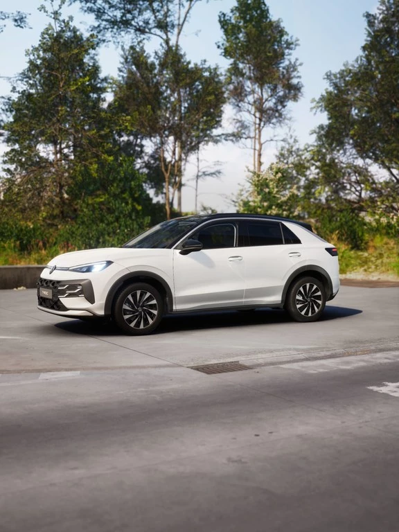Volkswagen T-Roc Energy 1.5 l eTSI DSG AHK, RFK, ACC VSA