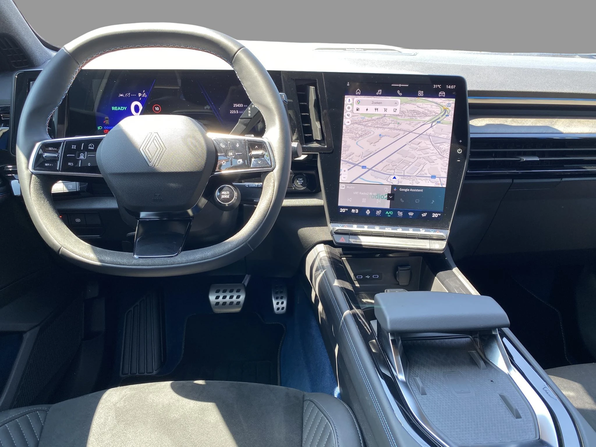 Renault Rafale Atelier Alpine E-Tech plug-in hybrid 300