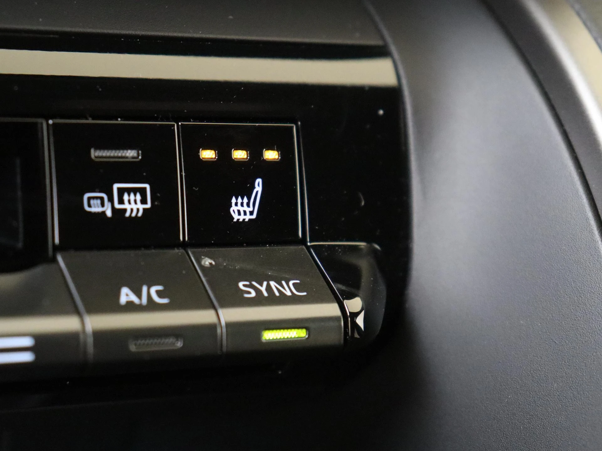 Toyota C-HR 2.0 Plug-in Hybrid 220 Business Plus