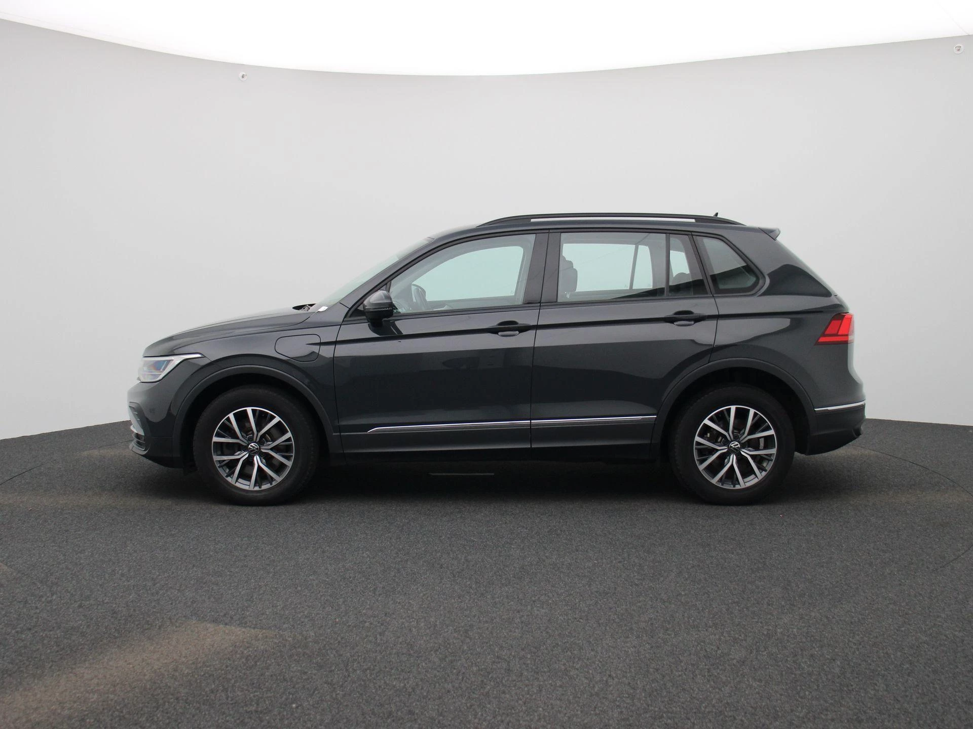 Volkswagen-Tiguan-image-3