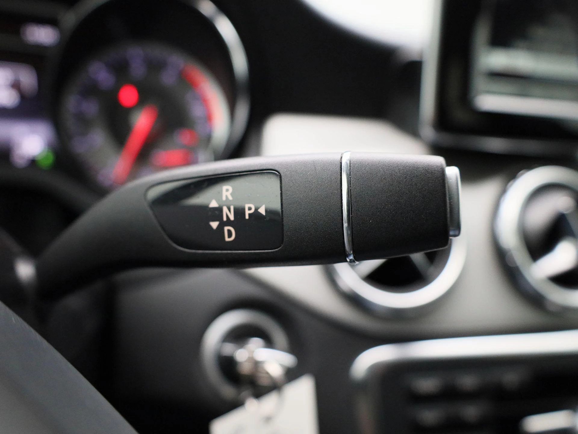 Mercedes-Benz-GLA-image-23