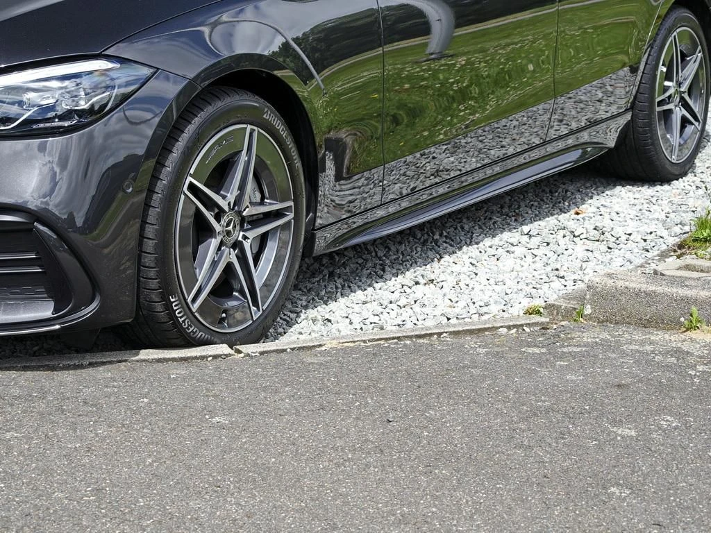 Mercedes-Benz-C-Klasse 300-image-6