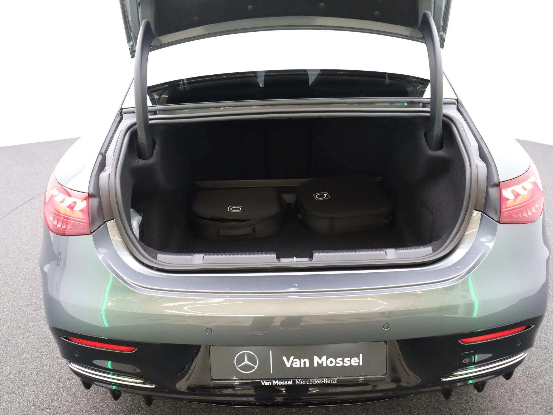 Mercedes-Benz EQE 300 AMG Line + AIRMATIC + PANORAMISCH DAK +