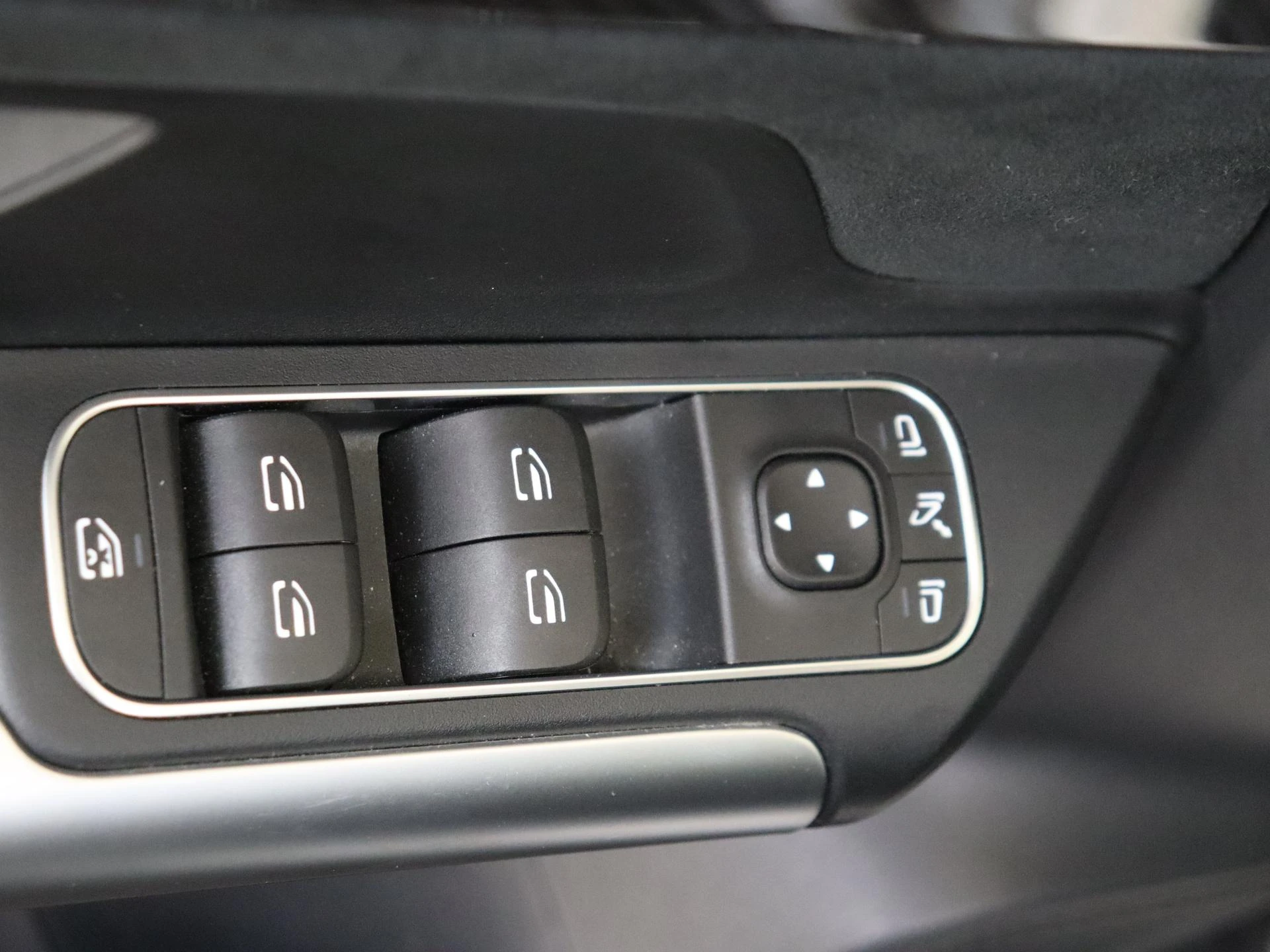 Mercedes-Benz-GLA-image-26