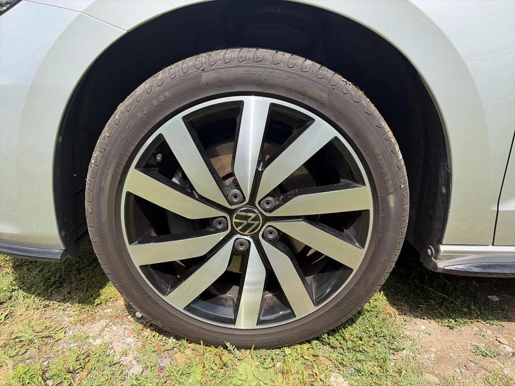 Volkswagen Touran 1.5 TSI DSG R-Line Black Style AHK, RFK, Navi., ACC, 18"Alu.,