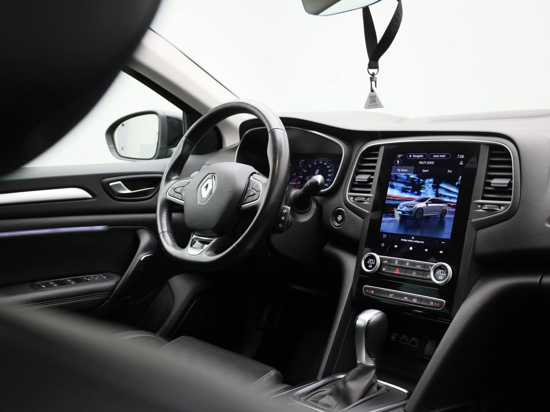 Renault-Mégane Estate-image-32