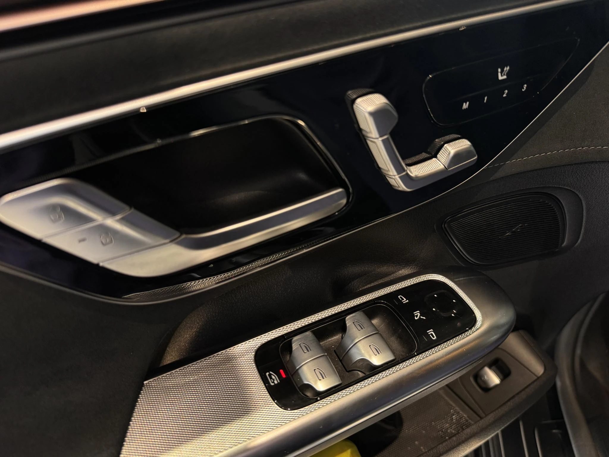 Mercedes-Benz-EQE-image-7