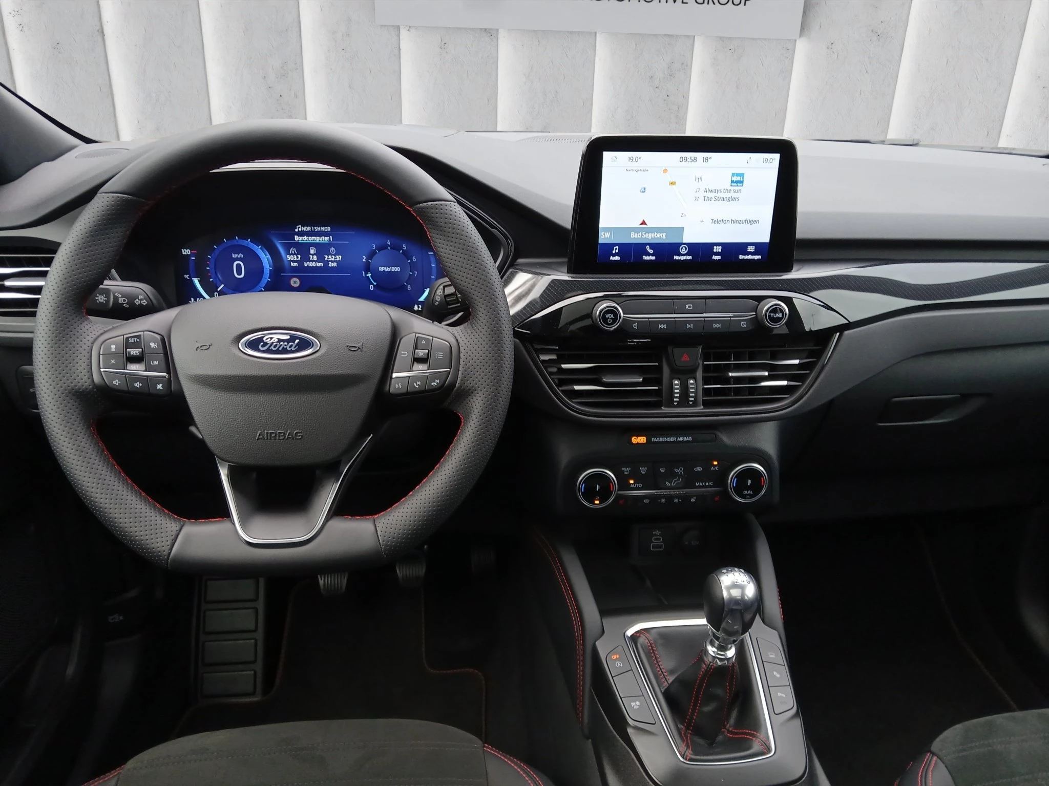 Ford Kuga ST-Line X*PANO*AHK*KAM*ACC*NAVI*SOUND-SYS.