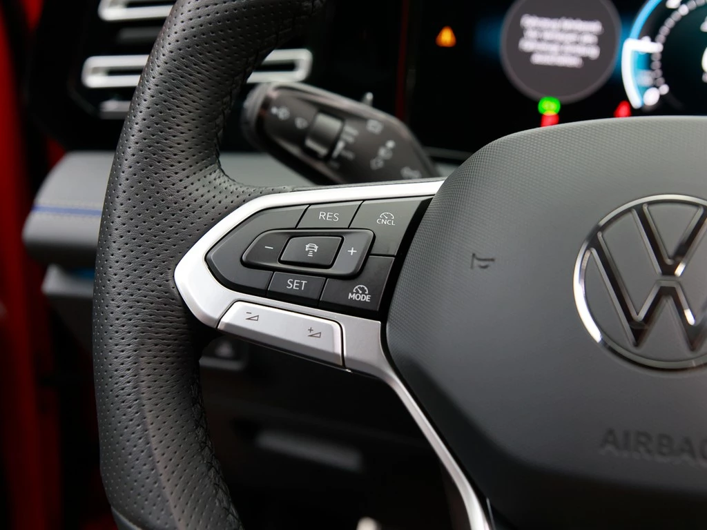 Volkswagen Tiguan 2.0 TDI DSG 4M R-Line AHK, Standhzg., Pano., 360°Kam., 20"Alu.,