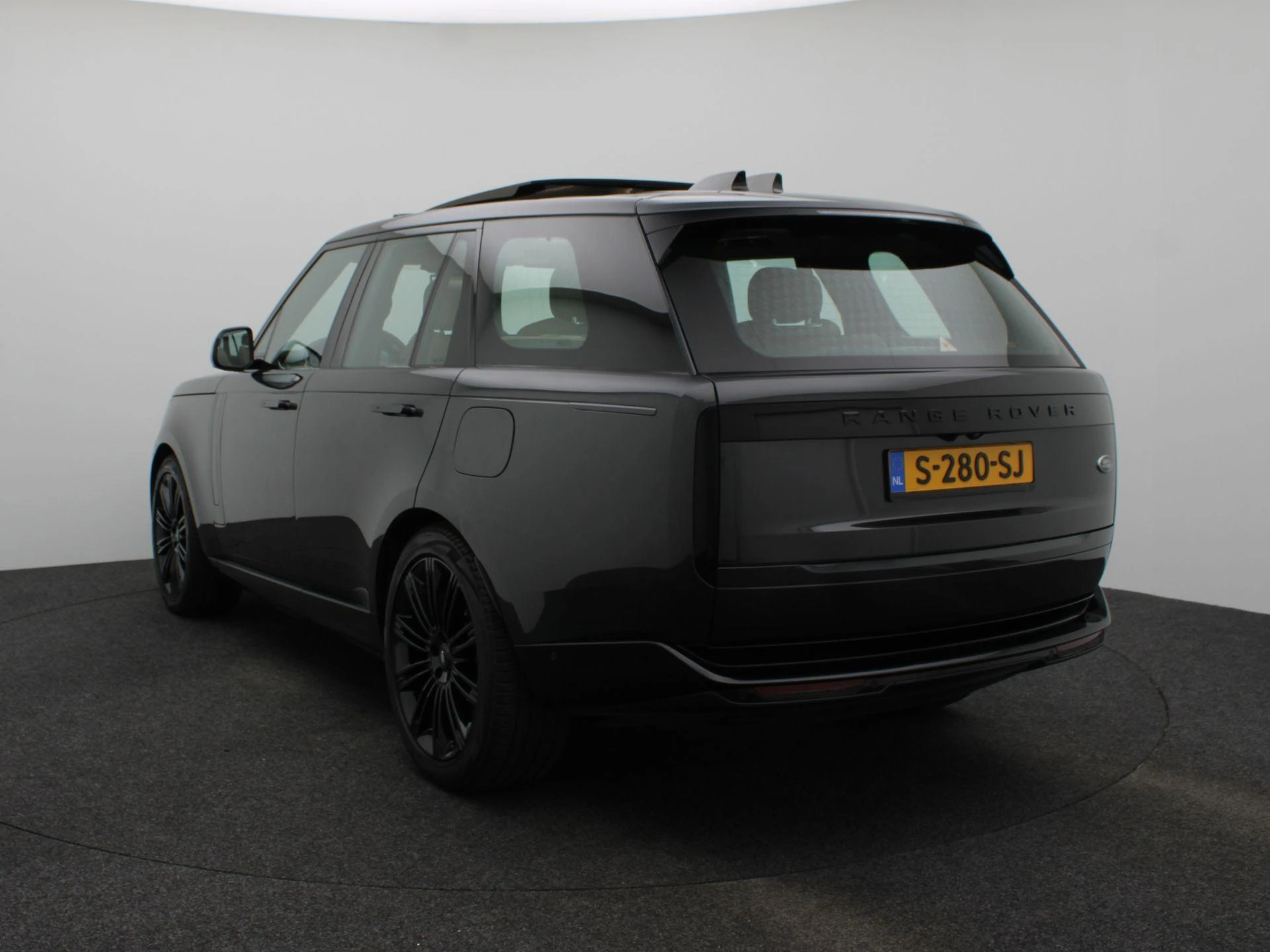 Land Rover-Range Rover-image-1