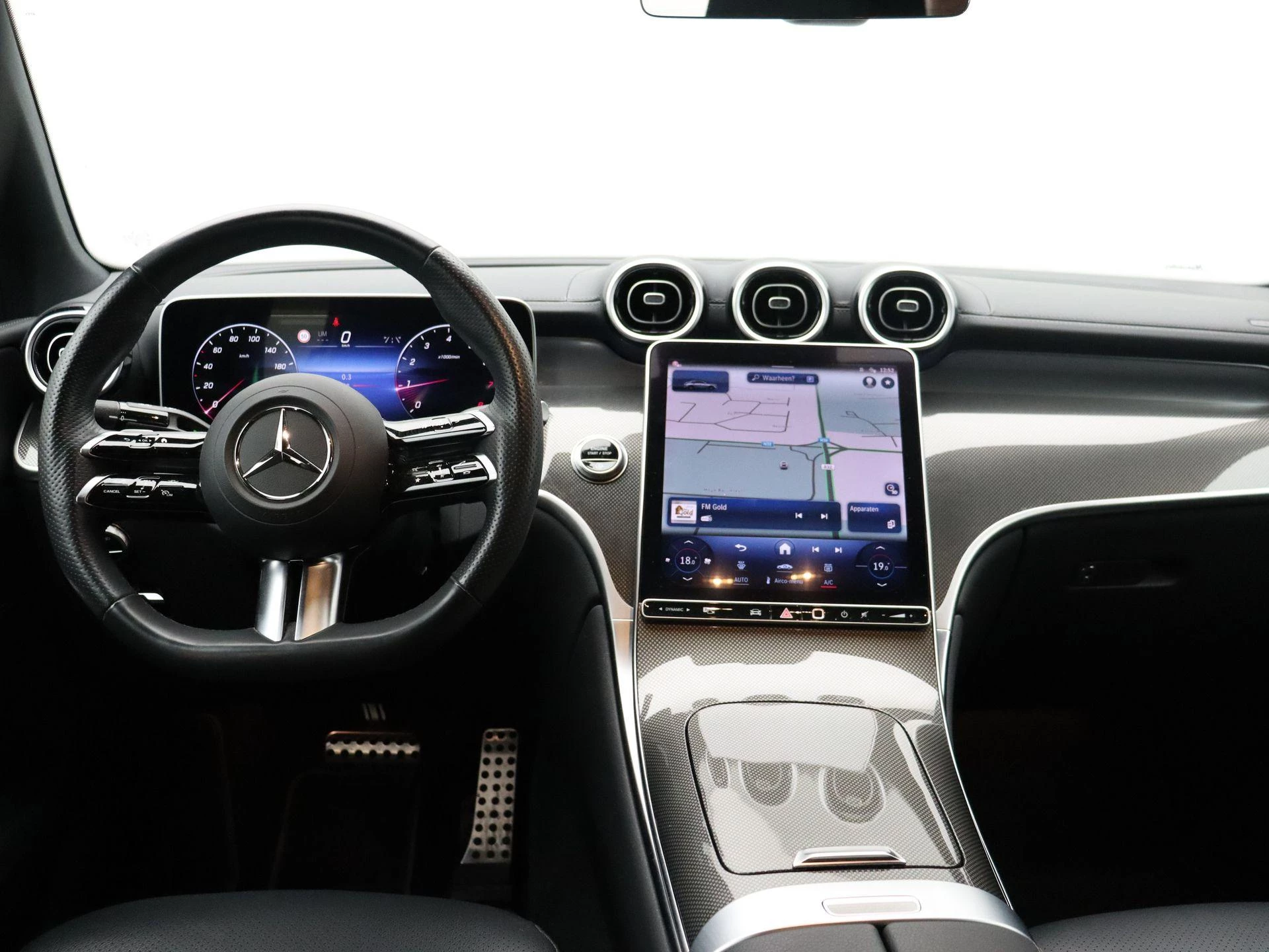 Mercedes-Benz-GLC-image-16