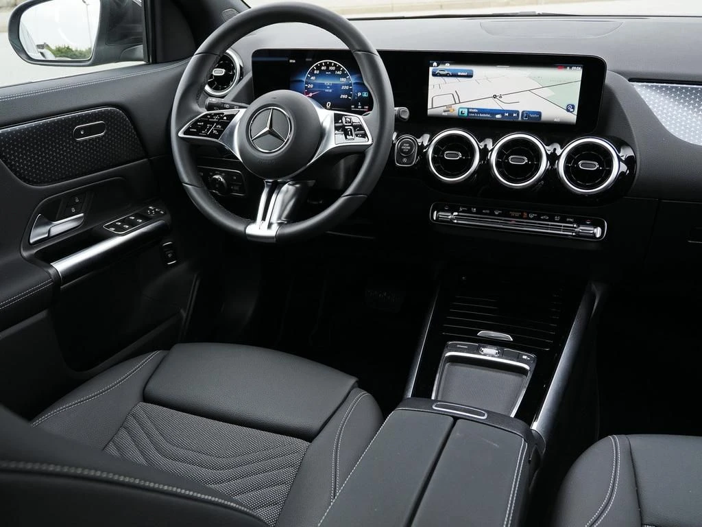 Mercedes-Benz-GLA 200 d-image-10