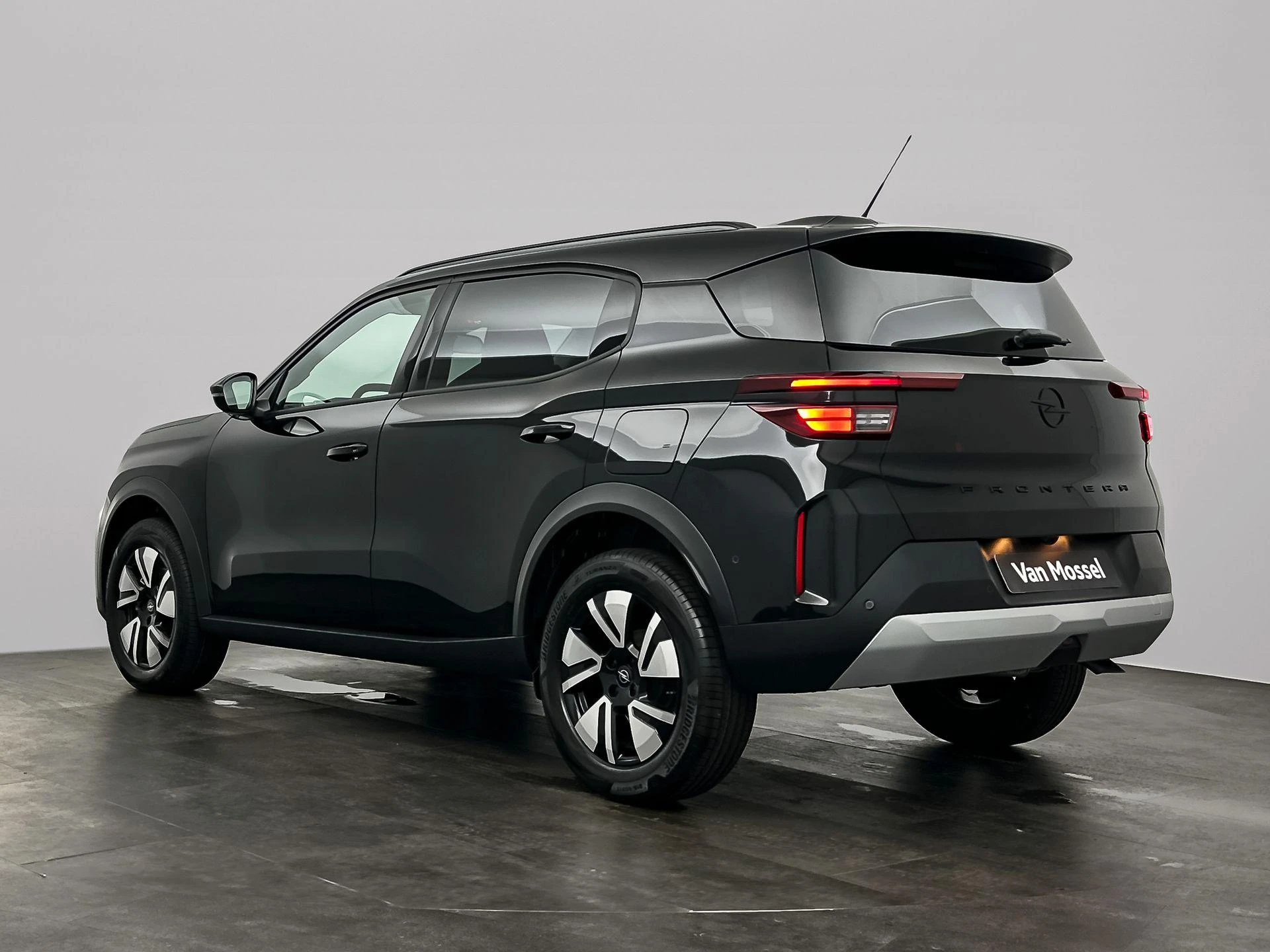 Opel-Frontera-image-1