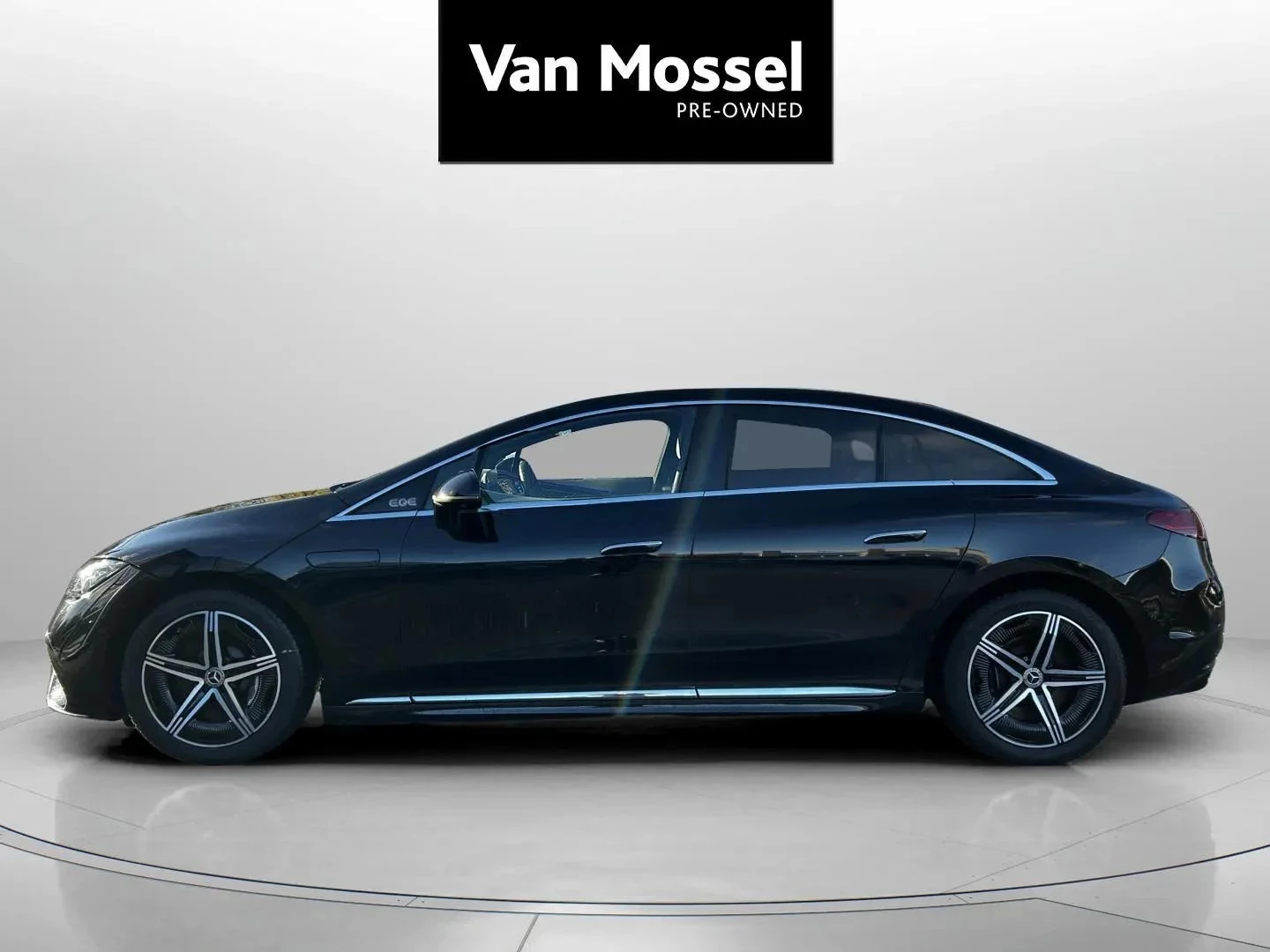 Mercedes-Benz-EQE-image-6