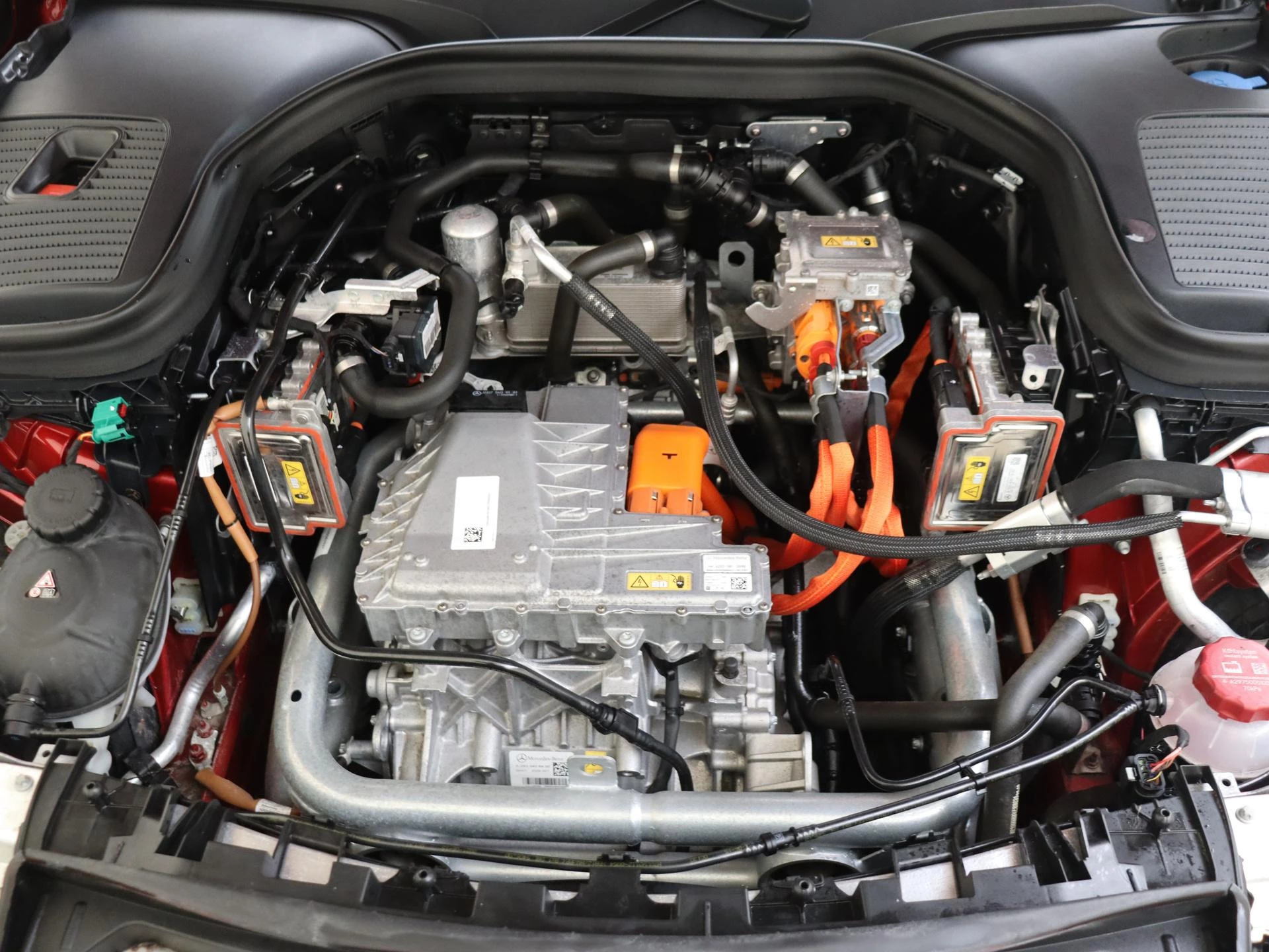 Mercedes-Benz-EQC-image-4