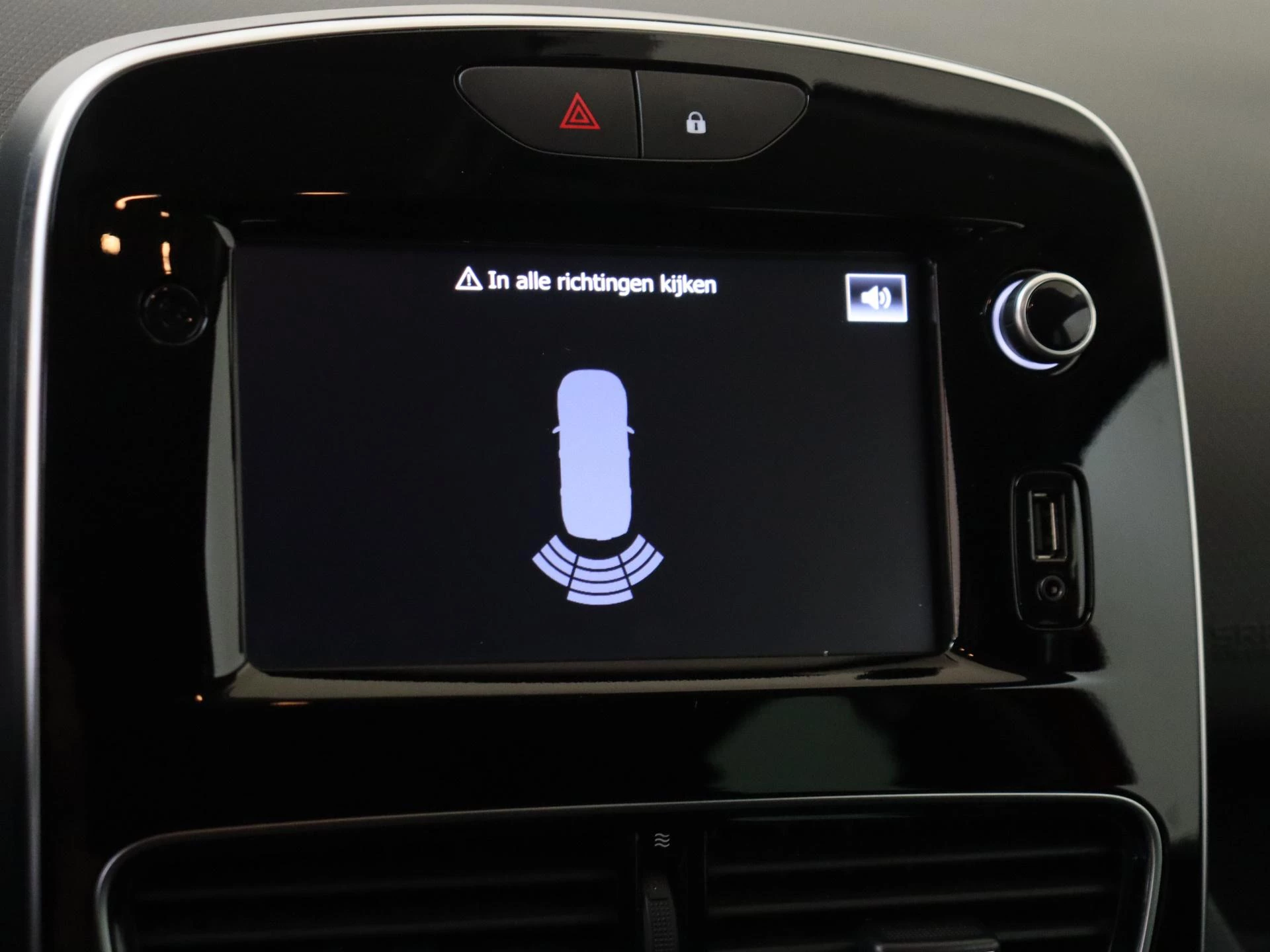 Renault-Clio-image-17