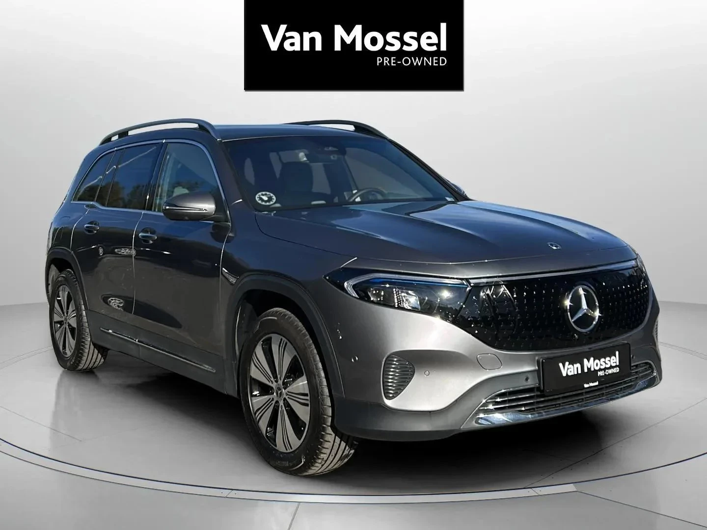 Mercedes-Benz-EQB-image-2