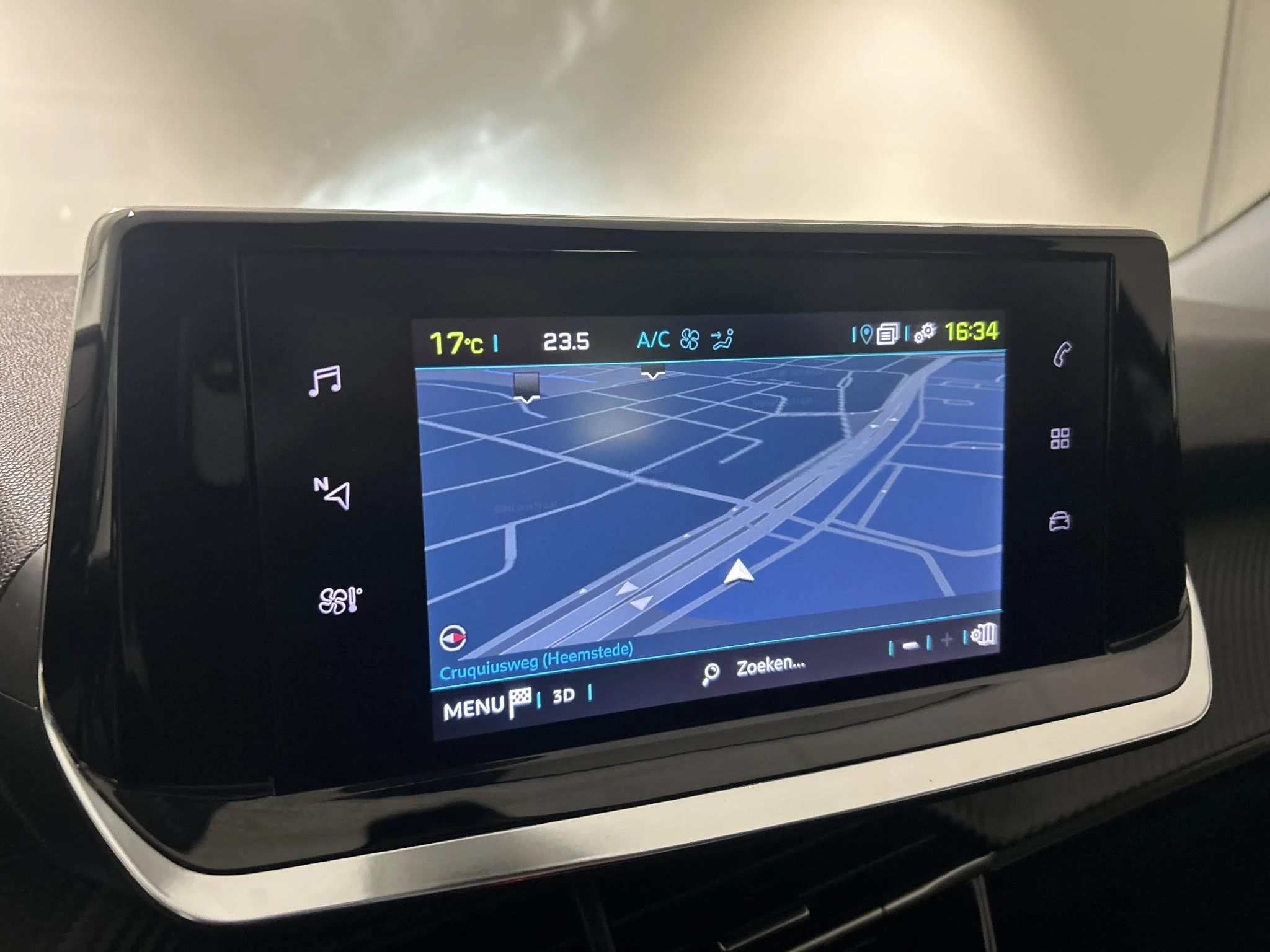 Peugeot-e-2008-image-8