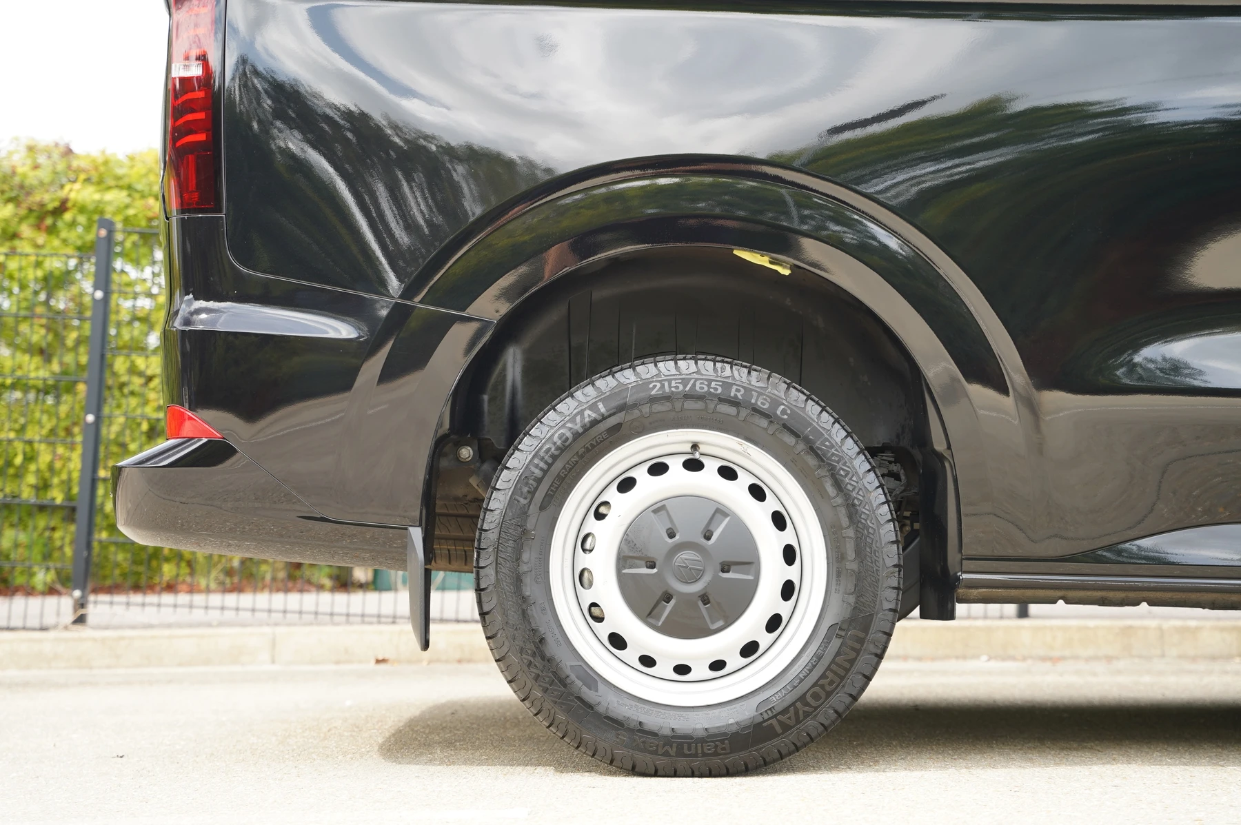 Volkswagen-Transporter-image-36