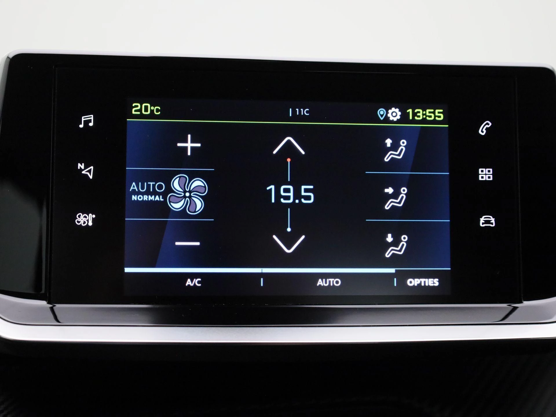 Peugeot-e-208-image-29
