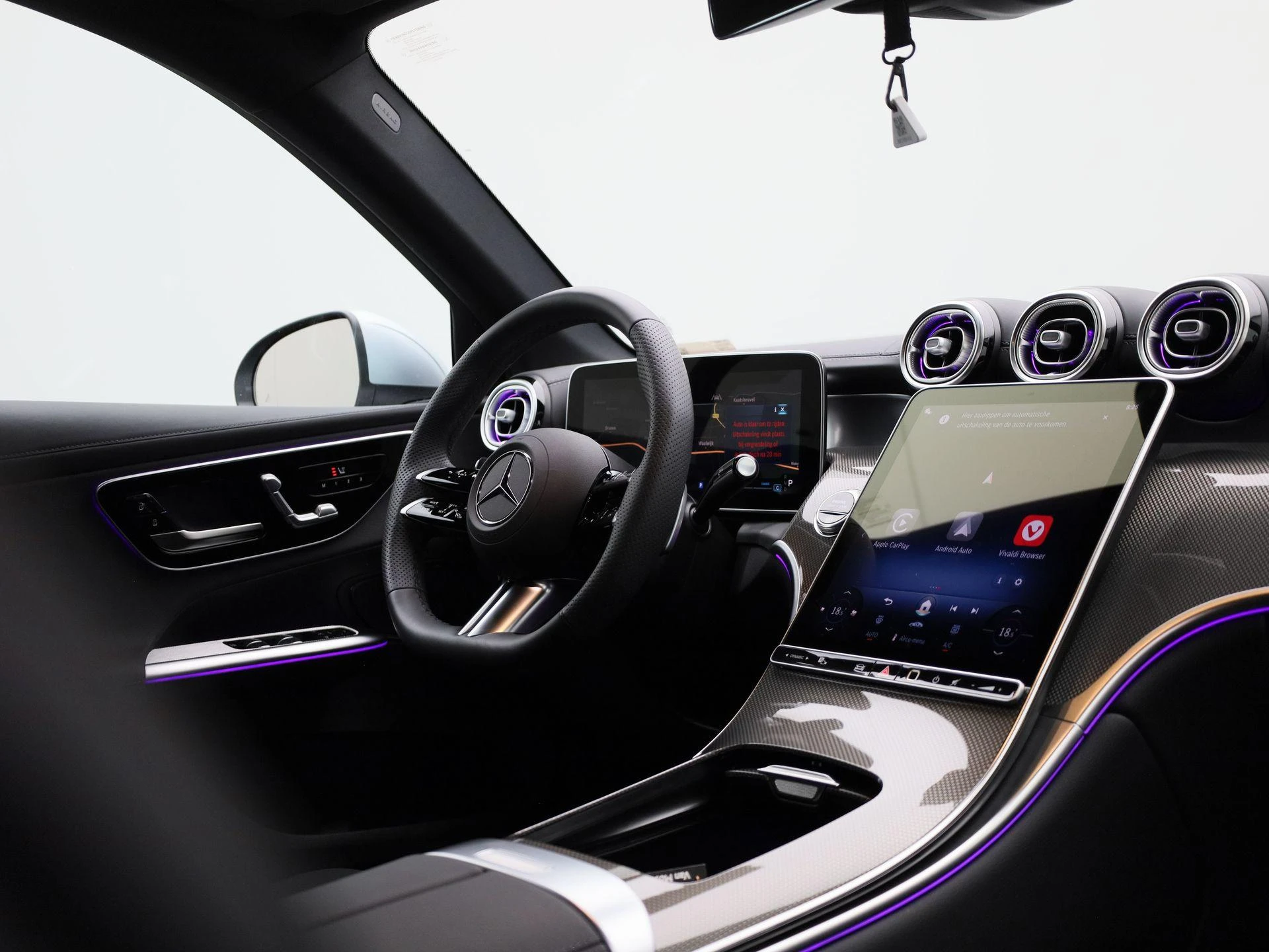 Mercedes-Benz-GLC-image-43