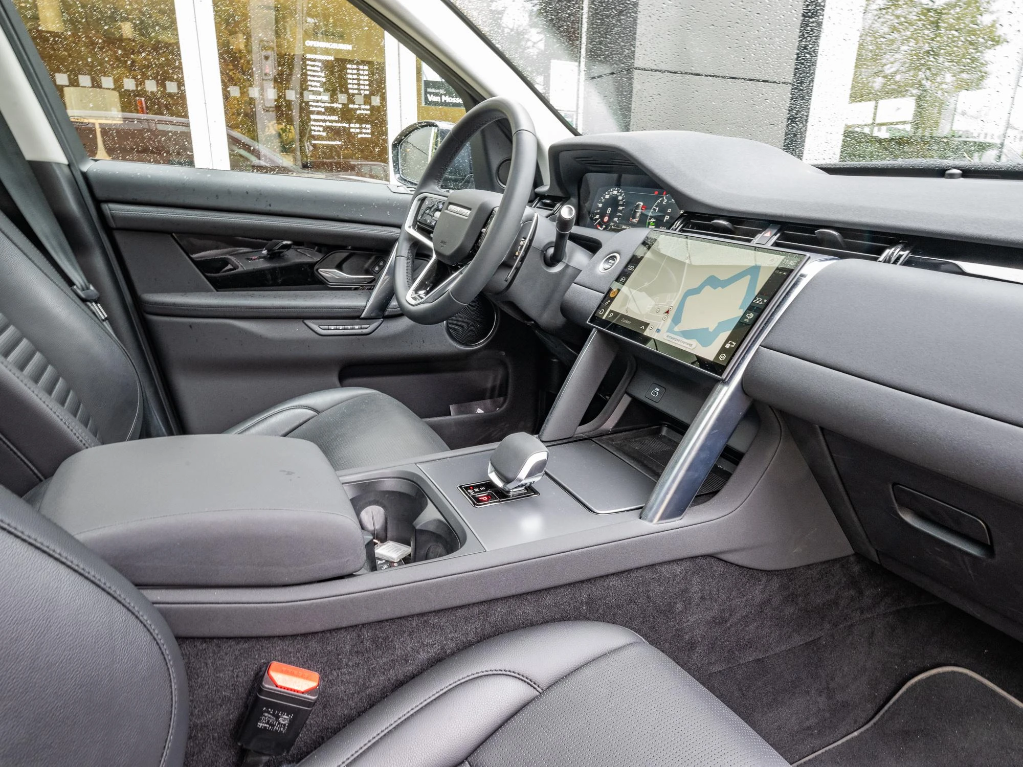 Land Rover-Discovery Sport-image-9